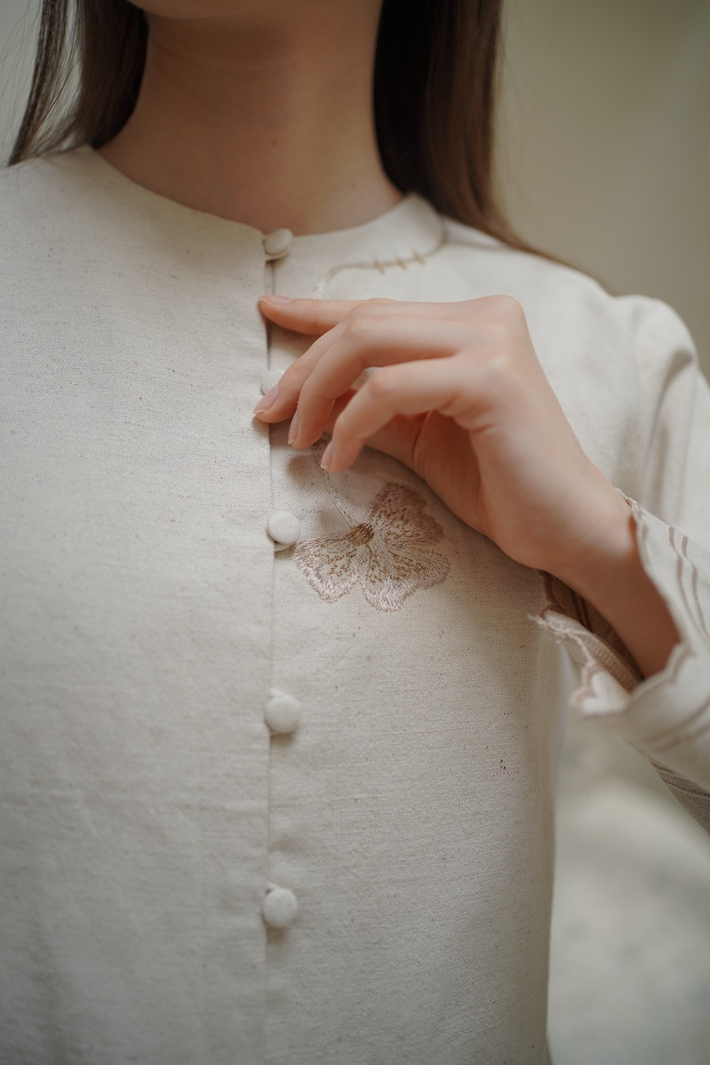 Embroidered linen Beskap