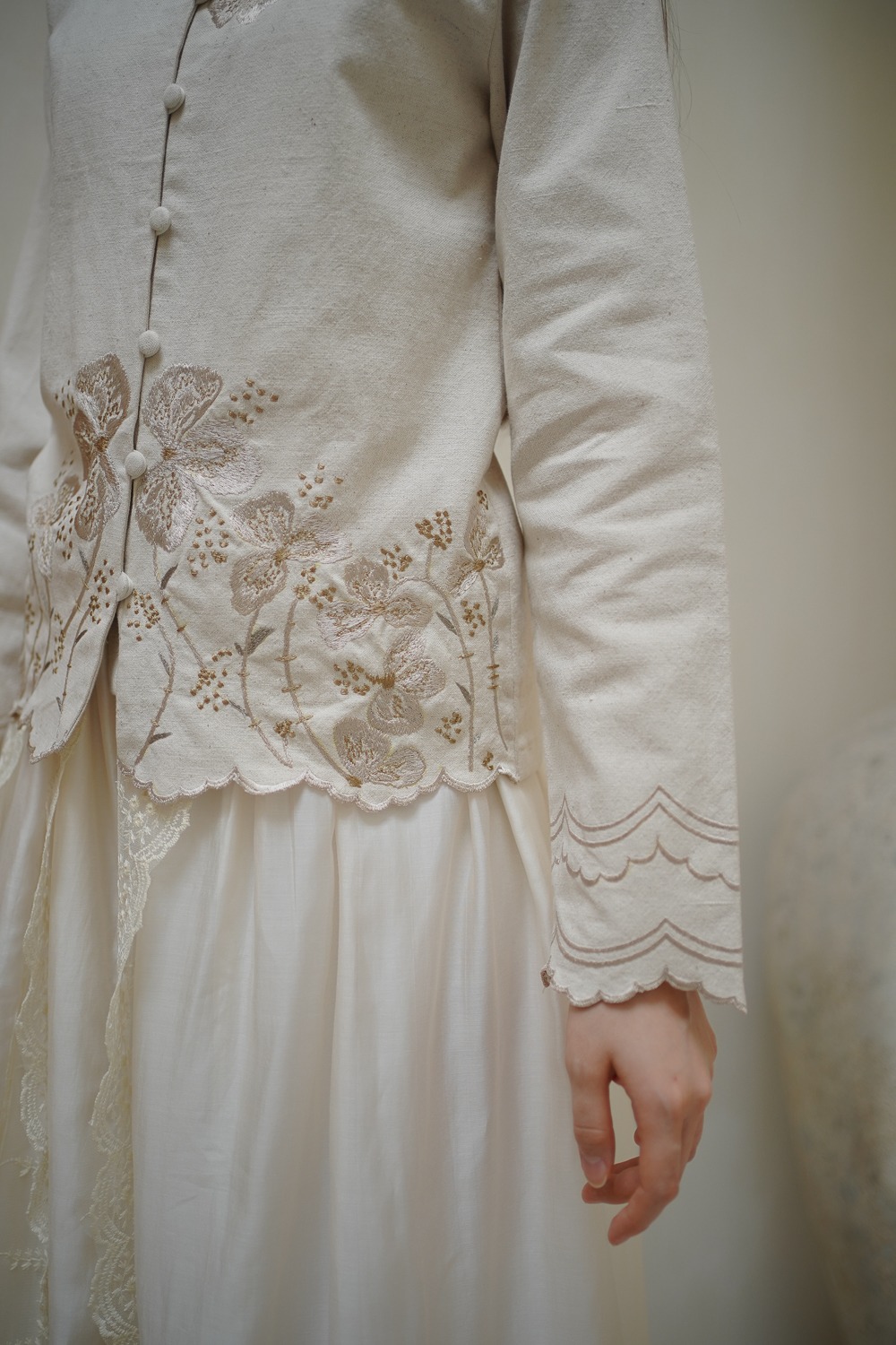 Embroidered linen Beskap