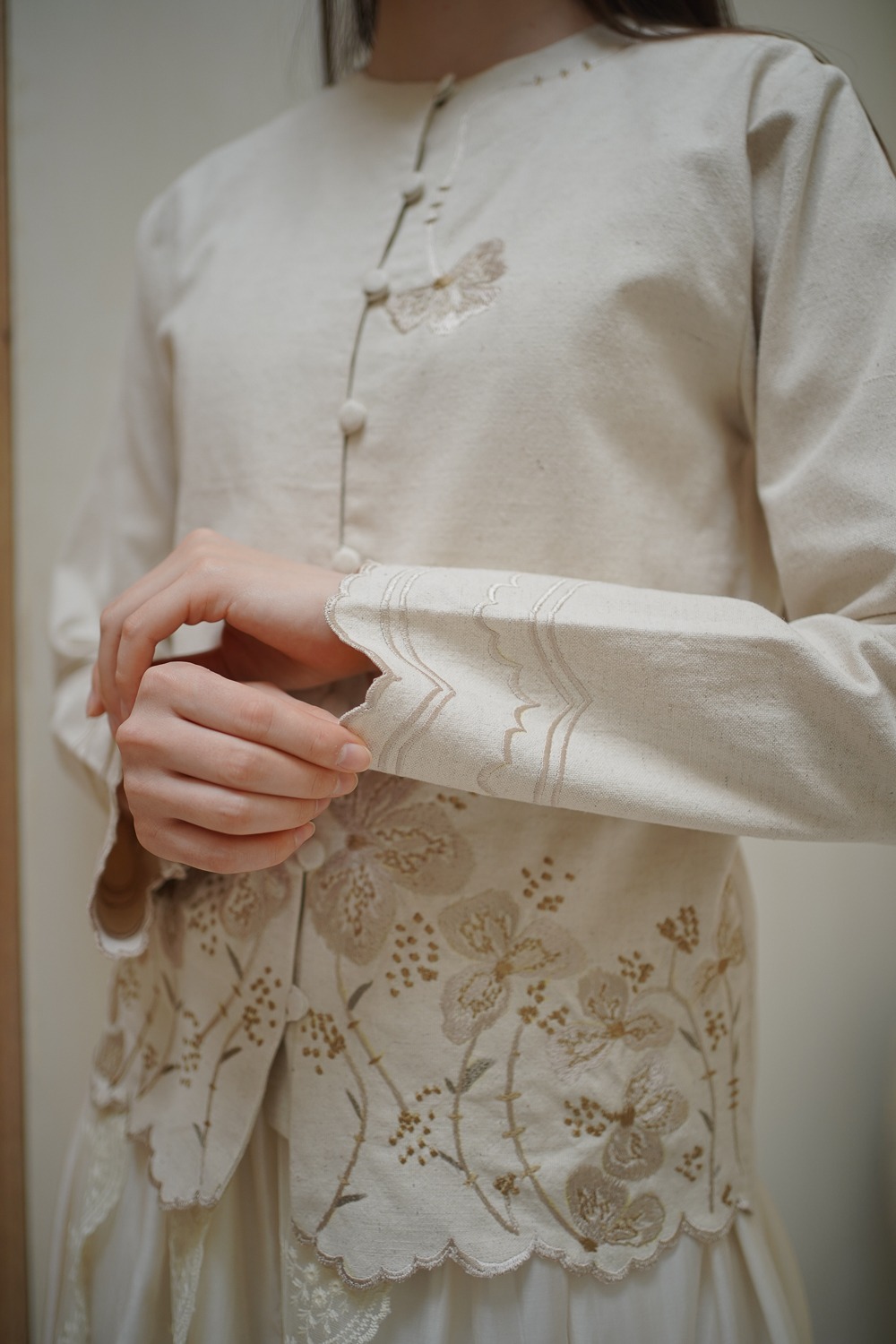 Embroidered linen Beskap