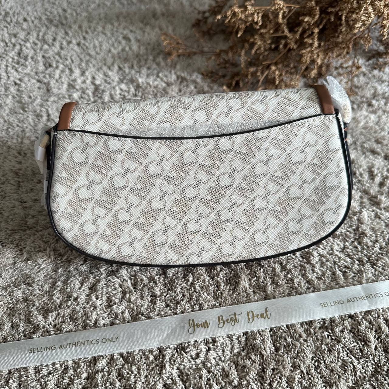 Michael Kors Mila Small Chain Sling Messenger Vanila/Luggage 
