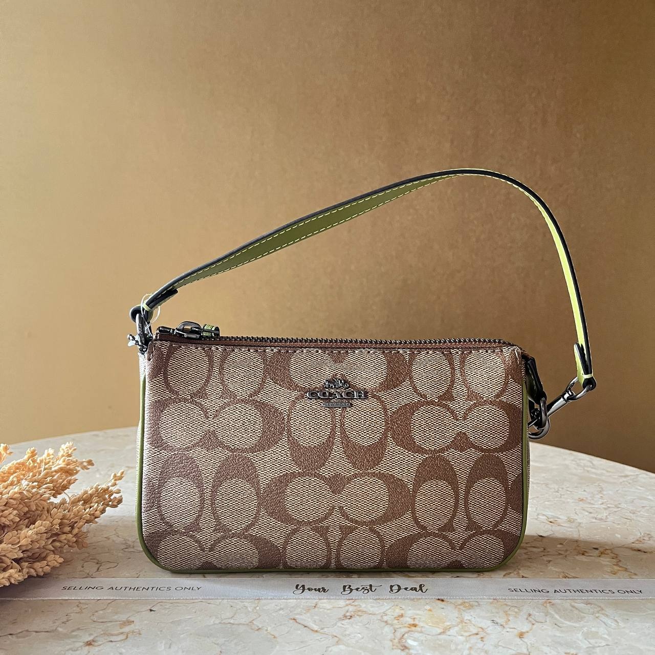 Coach Signature Nolita 19
