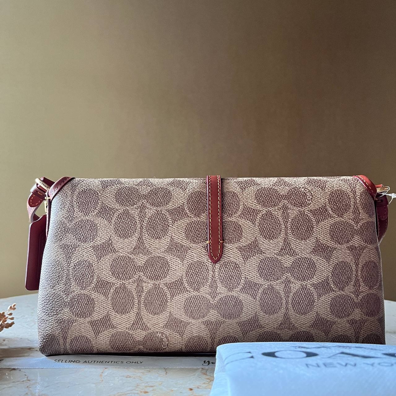 Coach Signature Hampton Shoulder Bag