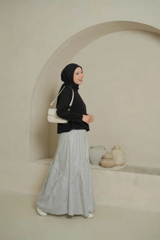 Image of SYANA SKIRT - CEMENT
