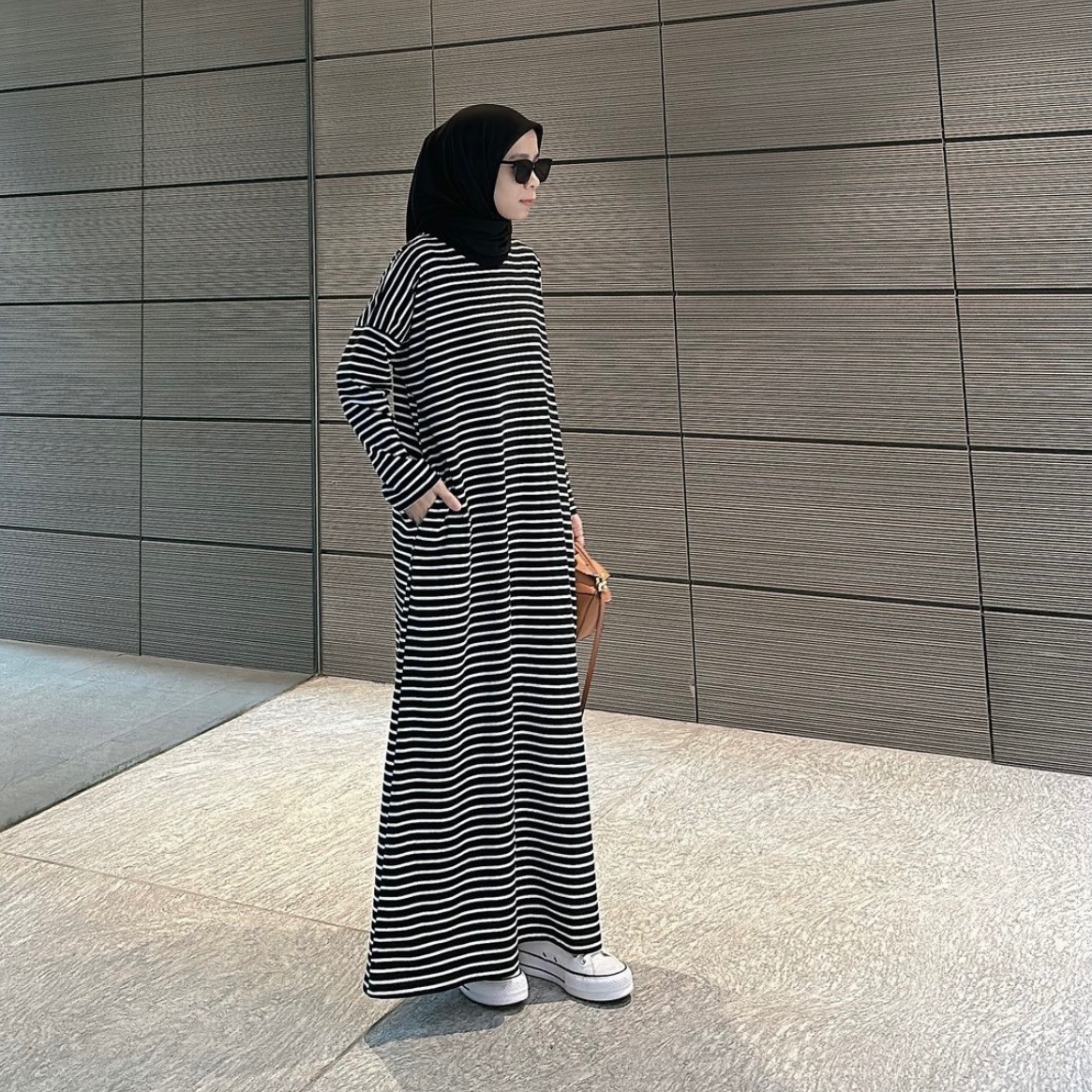 RUNNA DRESS - BLACK