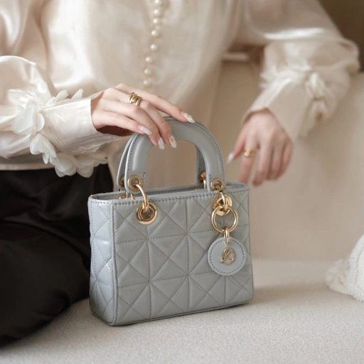 Image of LADY BAG READY