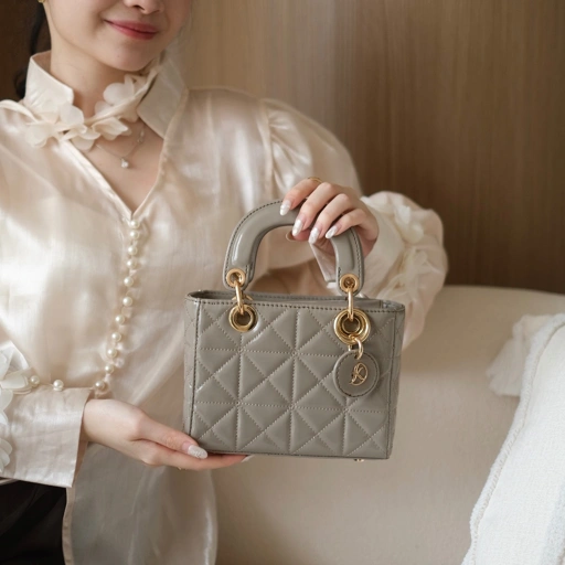 Image of LADY BAG READY