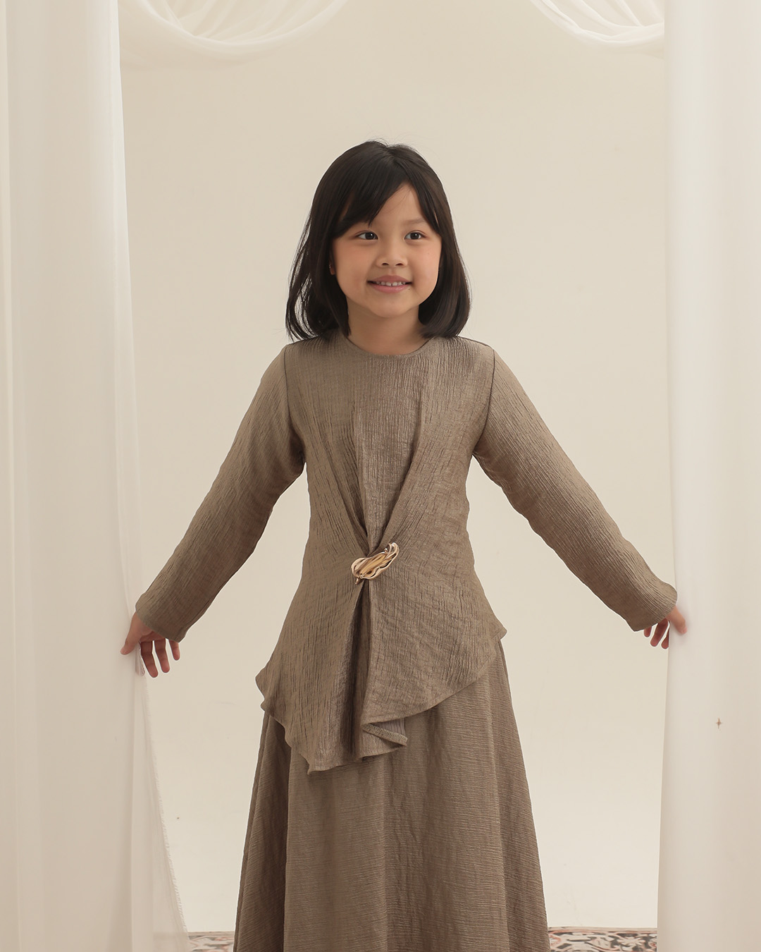 Little Mira Blouse Kids | Blouse Anak Perempuan One Button Lengan Panjang | Atasan Elegan Raya Collection | Usia 7-8 Tahun | TutuKids