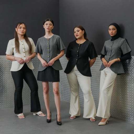 Image of [Tutuloph] Aster Crewneck Top | Atasan Wanita Premium Kancing Gold | Luaran Elegan & Casual – Koleksi Eksklusif Fit to Big Size
