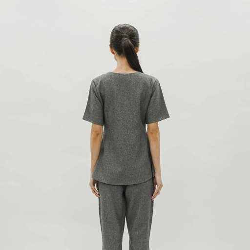 Image of [Tutuloph] Aster Crewneck Top | Atasan Wanita Premium Kancing Gold | Luaran Elegan & Casual – Koleksi Eksklusif Fit to Big Size