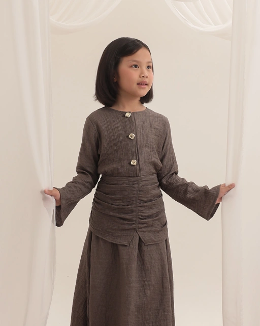 Image of Little Farah Blouse Kids | Blouse Ruffle Anak Perempuan Kancing Depan | Atasan Elegan Raya Collection | Usia 7-8 Tahun | TutuKids
