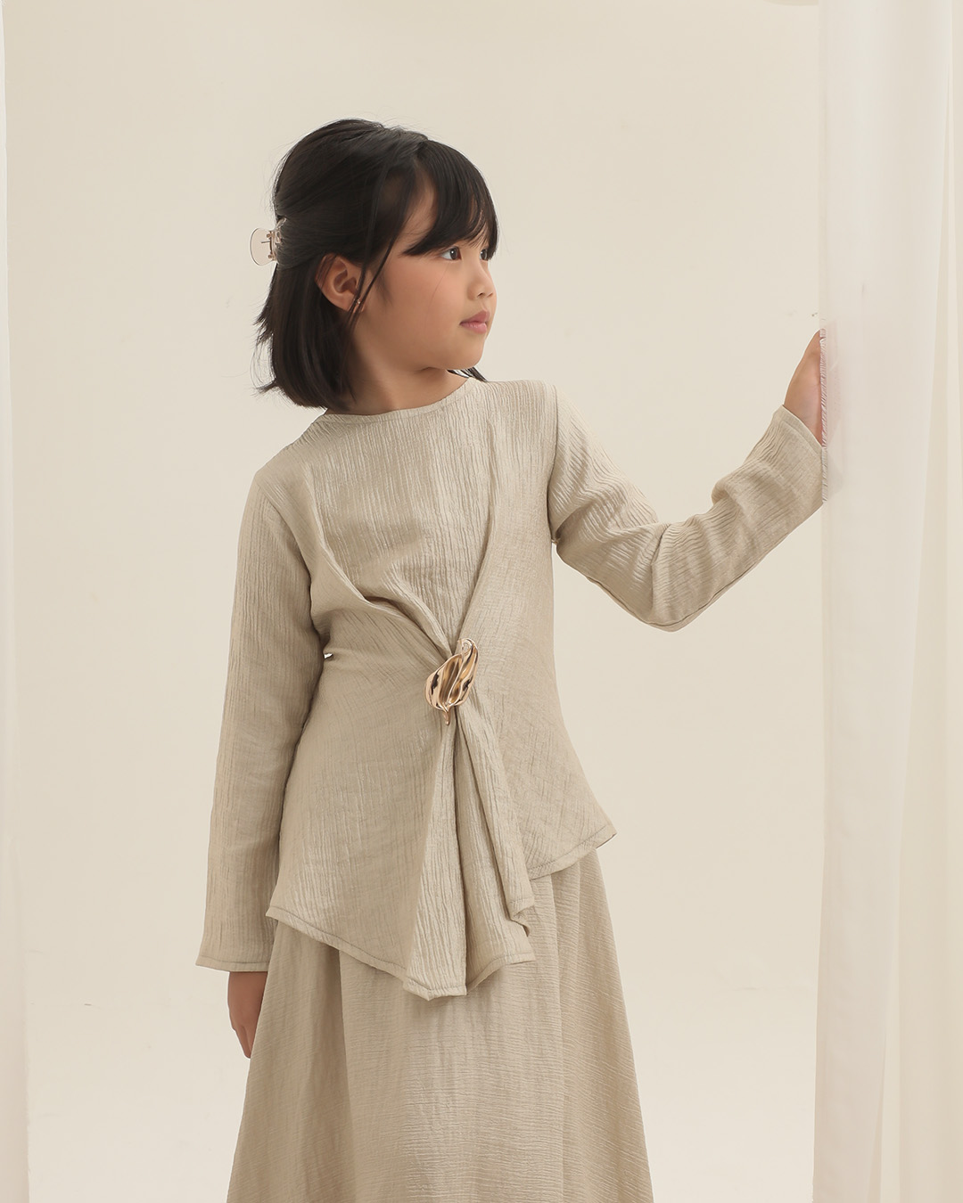 Little Mira Blouse Kids | Blouse Anak Perempuan One Button Lengan Panjang | Atasan Elegan Raya Collection | Usia 7-8 Tahun | TutuKids