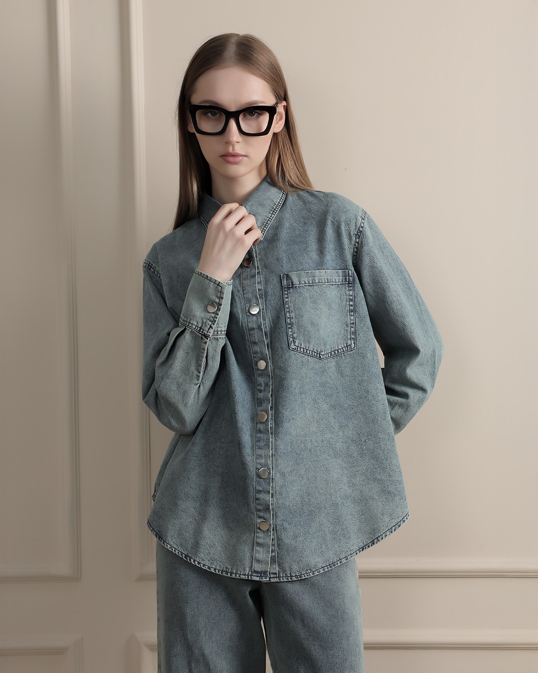 [Tutuloph] Alvie Shirt | Kemeja Wanita Denim Oversized | Atasan Kancing Jeans Lengan Panjang | Long Shirt Casual Bigsize