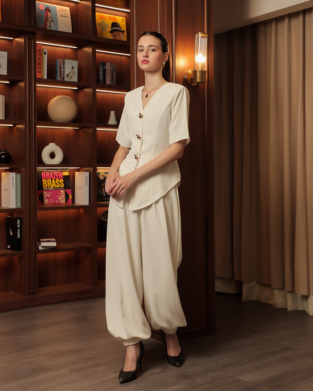 [Tutuloph] Ares Blouse | Blouse Wanita V-Neck Kancing Depan | Atasan Wanita Lengan Pendek Elegan | Casual Bigsize