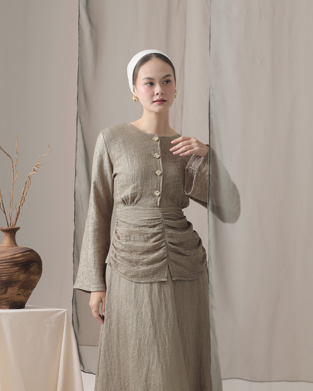[Tutuloph] Farah Blouse | Blouse Ruffle Elegan Raya Collection | Kancing Depan Lengan Panjang | Regular Casual Big Size