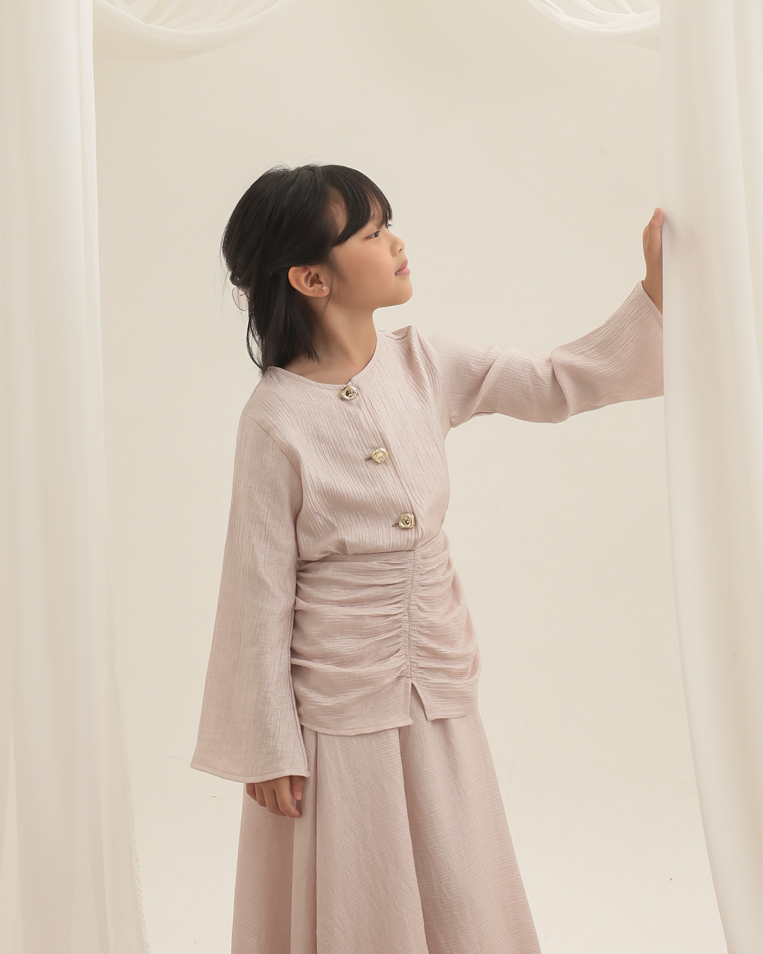 Little Farah Blouse Kids | Blouse Ruffle Anak Perempuan Kancing Depan | Atasan Elegan Raya Collection | Usia 7-8 Tahun | TutuKids