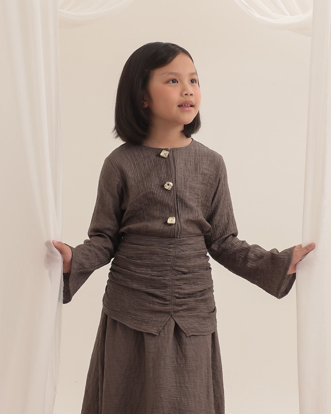 Little Farah Blouse Kids | Blouse Ruffle Anak Perempuan Kancing Depan | Atasan Elegan Raya Collection | Usia 7-8 Tahun | TutuKids
