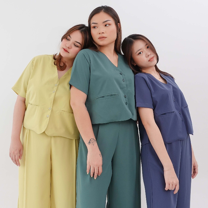 [Tutuloph] Vicca Blouse | Office Shirt | Atasan Kemeja Wanita Casual Fashion Kantor Blouse Kancing Lengan Pendek Top Bigsize