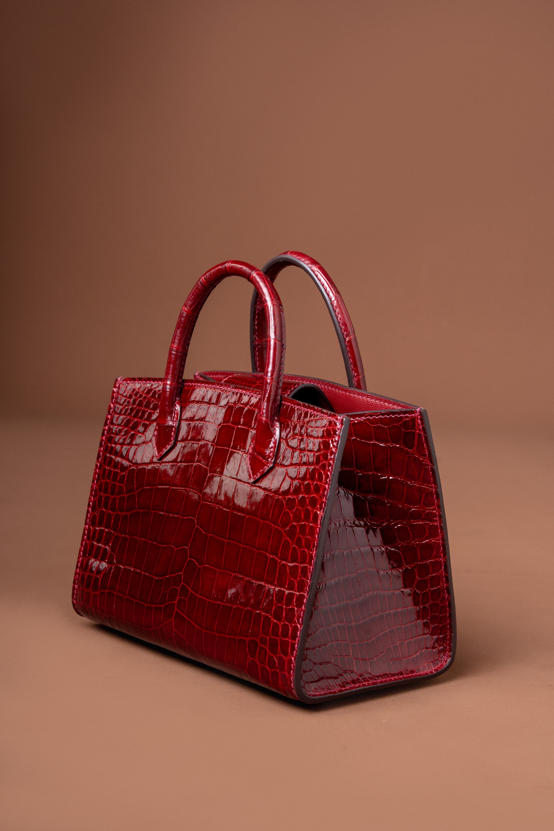 PRE-ORDER MIKRO TABI EXOTIC - WINE CROCODILE START SHIPPING 15 JANUARY 2027