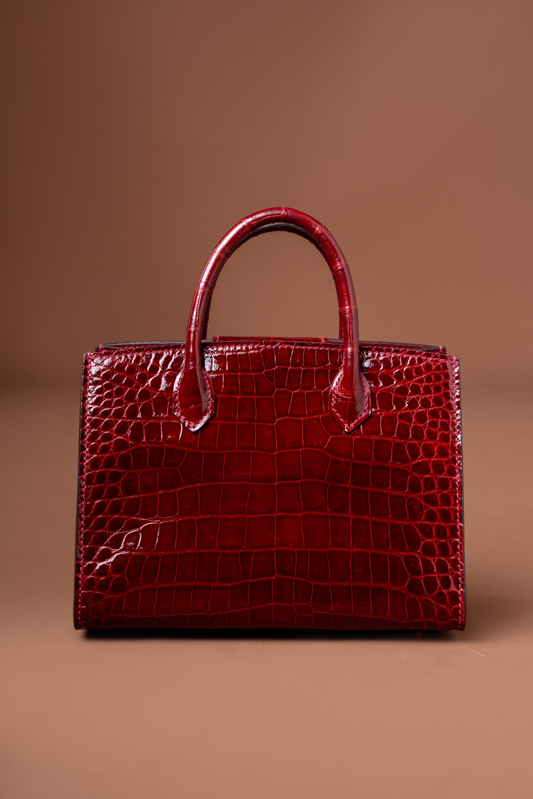 PRE-ORDER MIKRO TABI EXOTIC - WINE CROCODILE START SHIPPING 15 JANUARY 2027