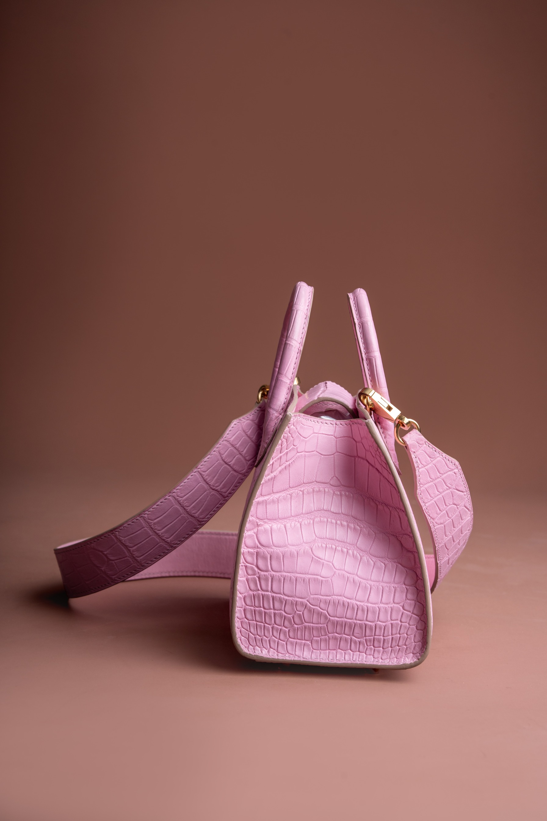 PRE-ORDER MIKRO TABI EXOTIC - ROSE POWDER CROCODILE START SHIPPING 15 JANUARY 2027