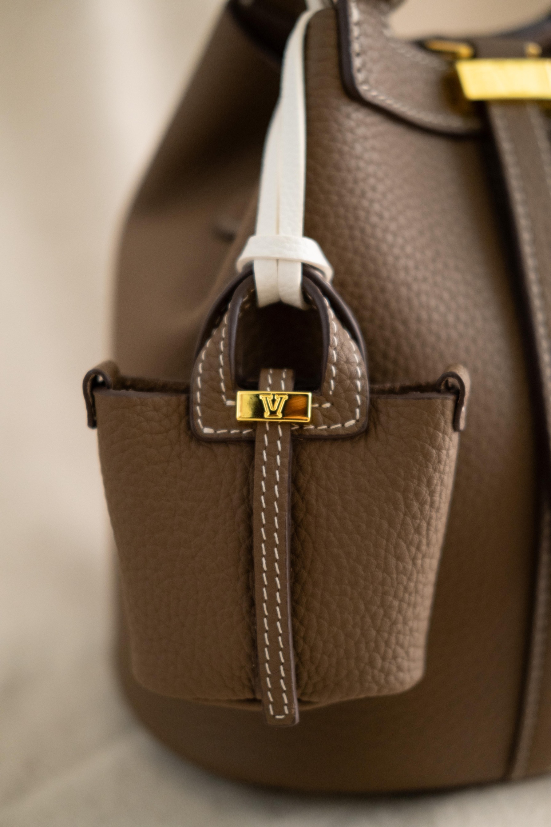 Bag Charm Taupe