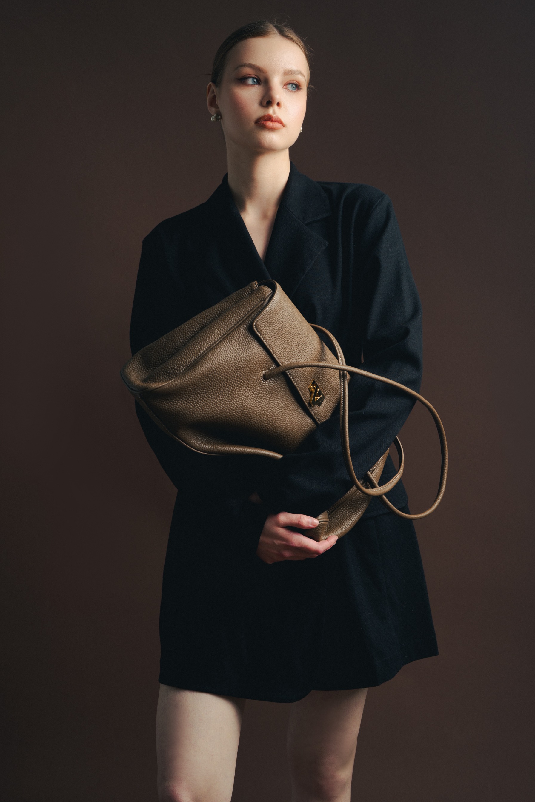 PO COSMO TAUPE Start Shipping End of October 2026