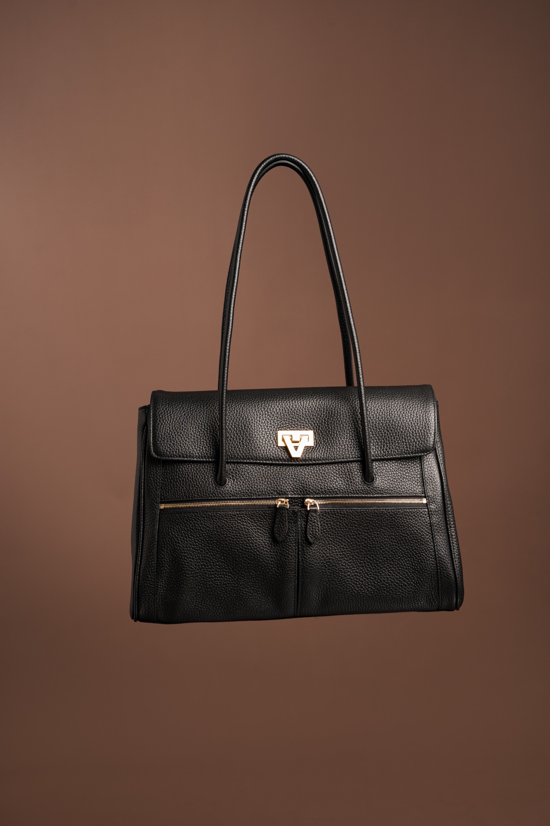 PO COSMO BLACK WITH ZIP POCKET Start Shipping End of October