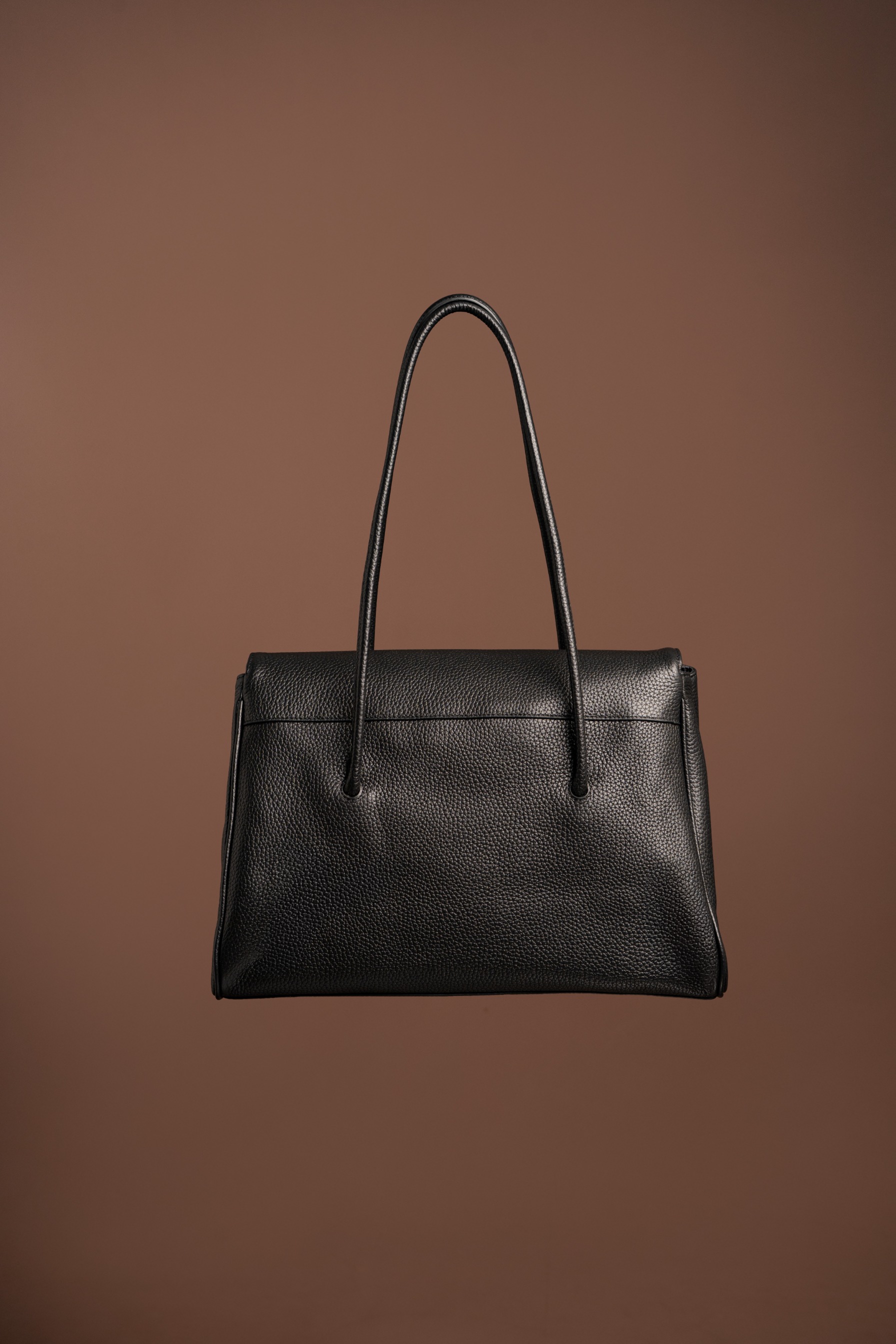 PO COSMO BLACK WITH ZIP POCKET Start Shipping End of October