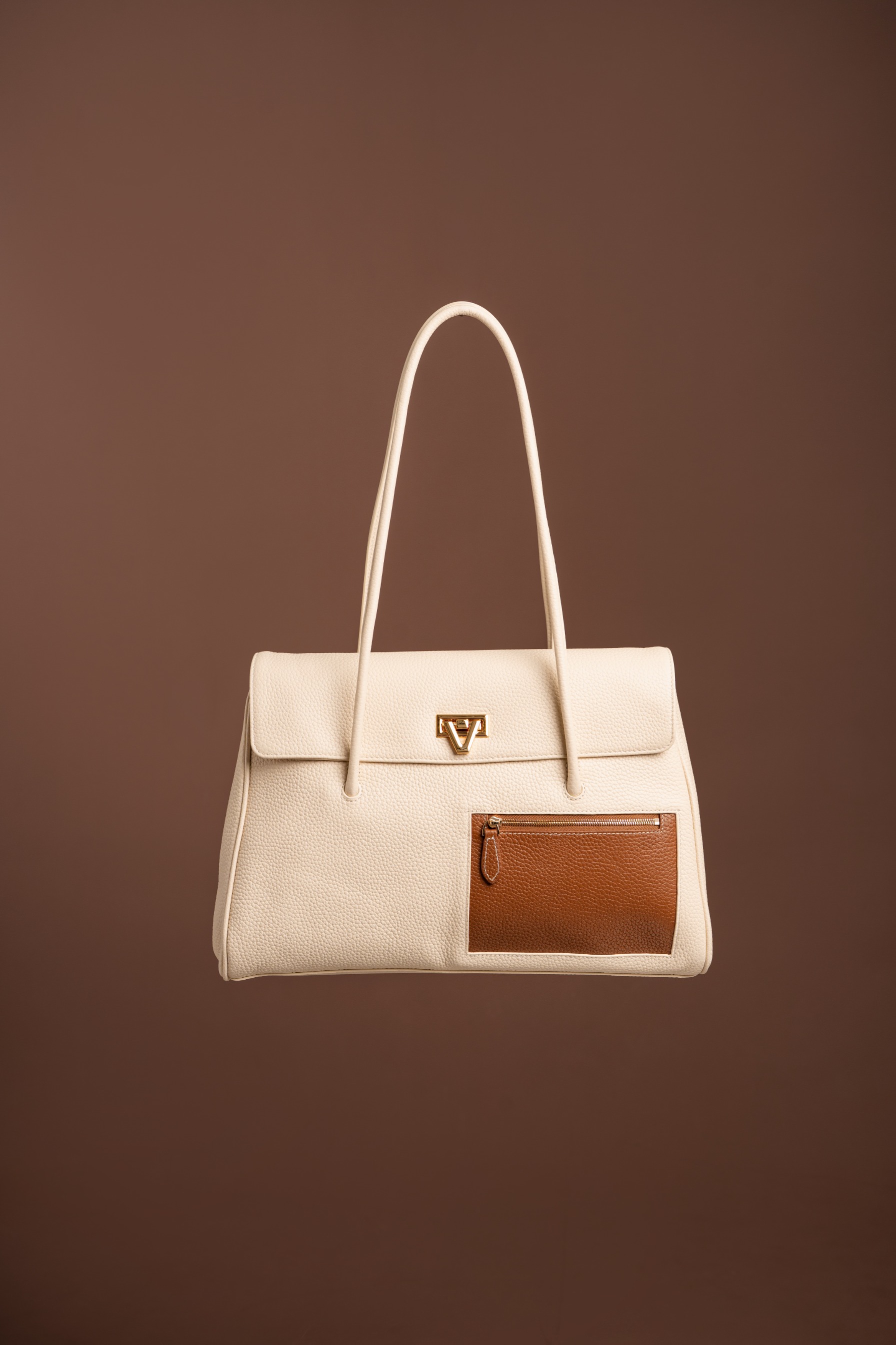 PO COSMO IVORY WITH GOLD POCKET START SHIPPING 25 SEPTEMBER 2026