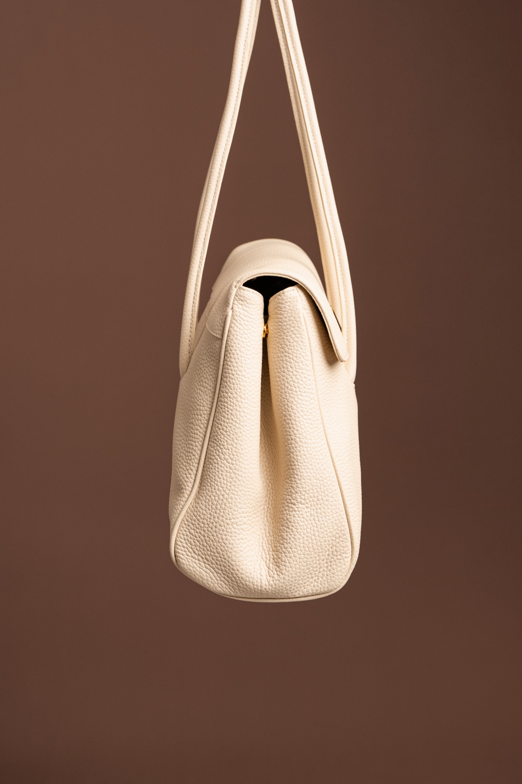 PO COSMO IVORY WITH GOLD POCKET START SHIPPING 25 SEPTEMBER 2026