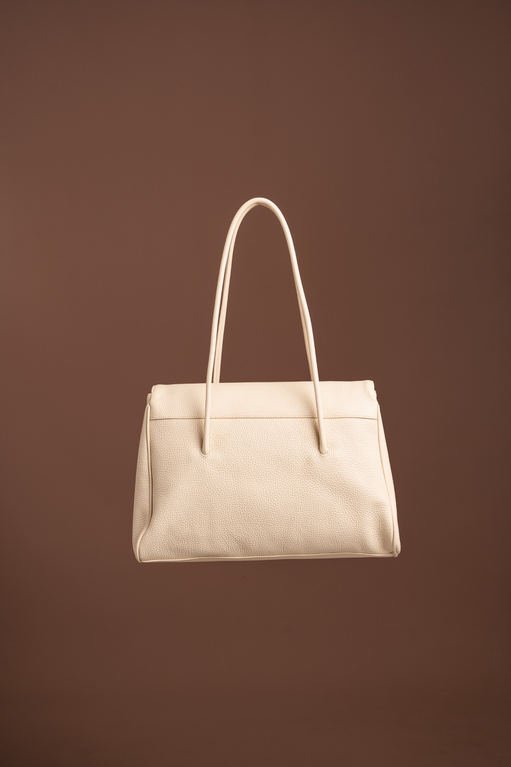 PO COSMO IVORY WITH GOLD POCKET START SHIPPING 25 SEPTEMBER 2026