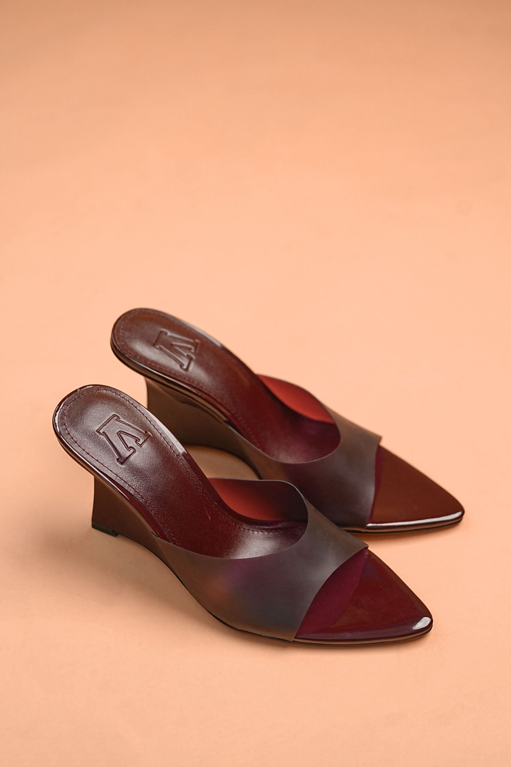 READY STOCK SIGNATURE WEDGES WINE