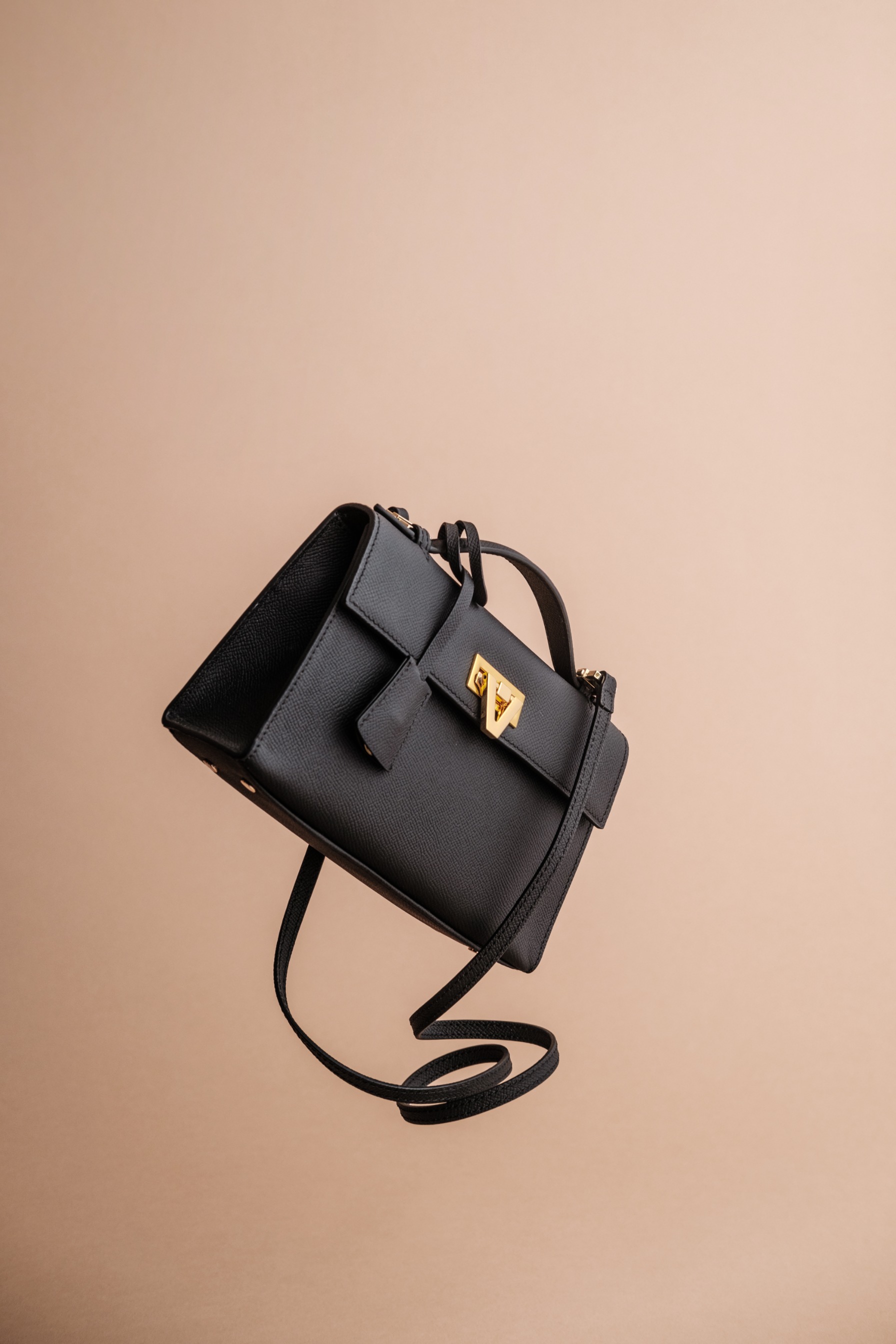 PO Heart Bag Black Epsom Gold Buckle Shipping Start December 2025