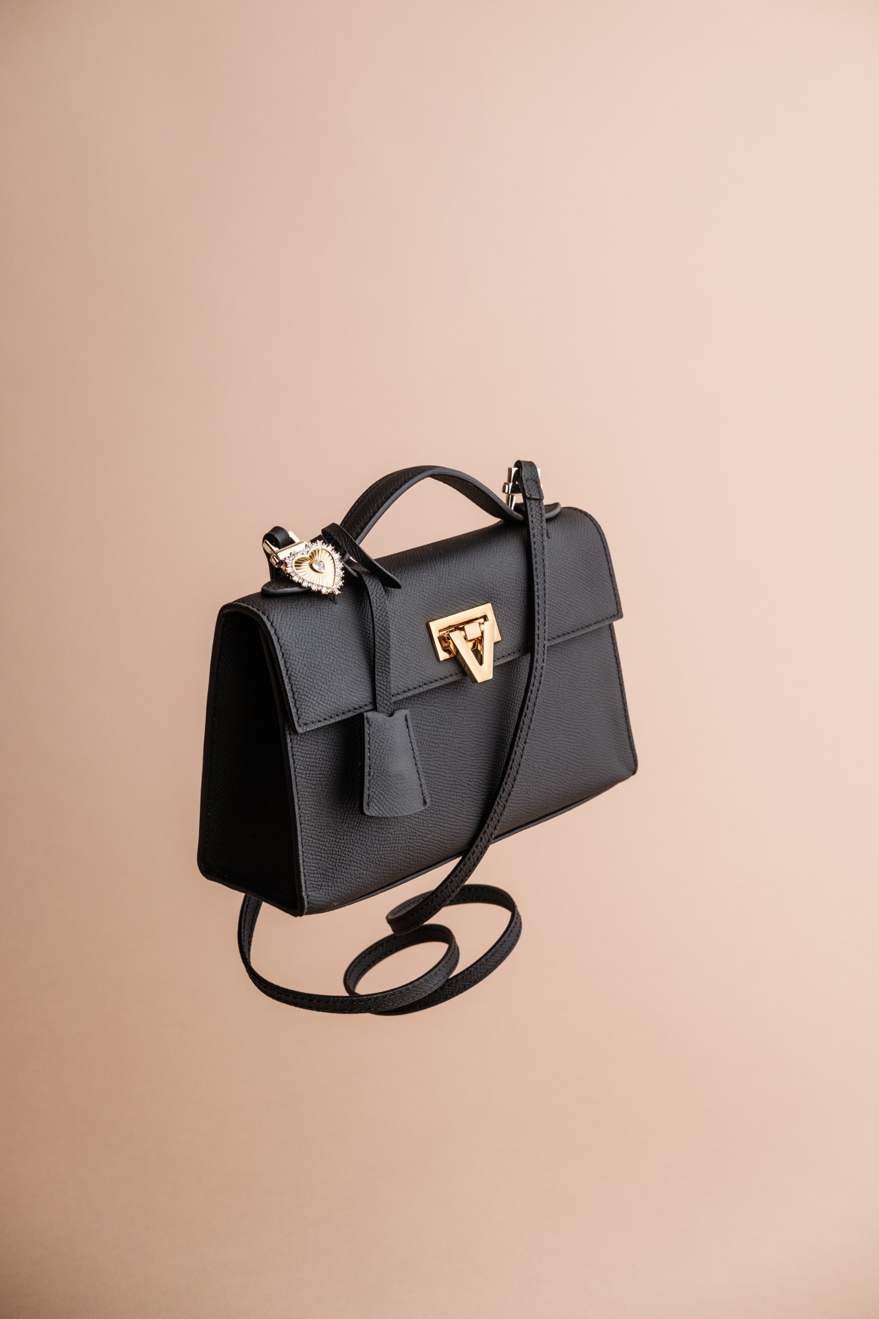 PO Heart Bag Black Epsom Gold Buckle Shipping Start December 2025