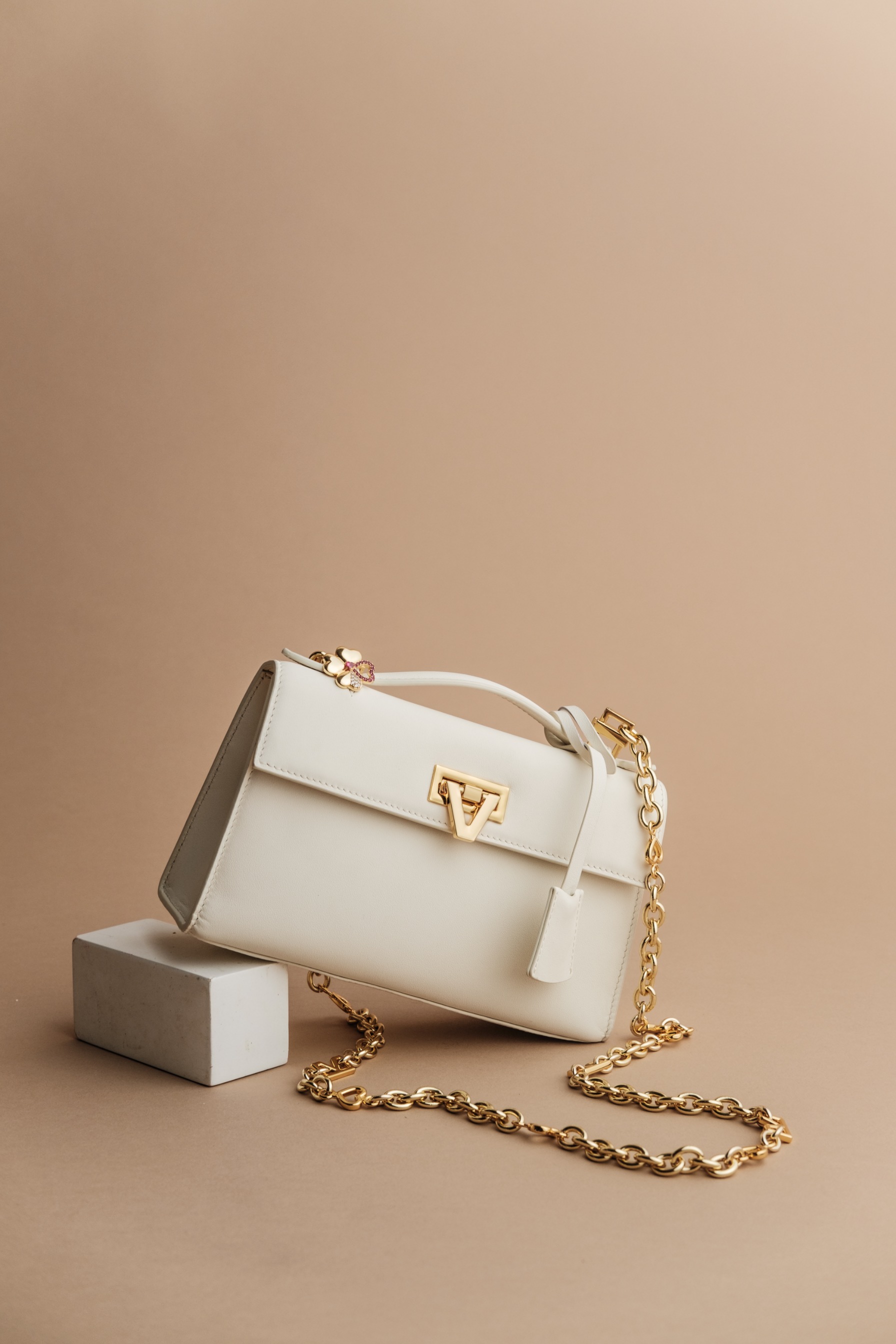READY STOCK Heart Bag Ivory Swift Gold Buckle