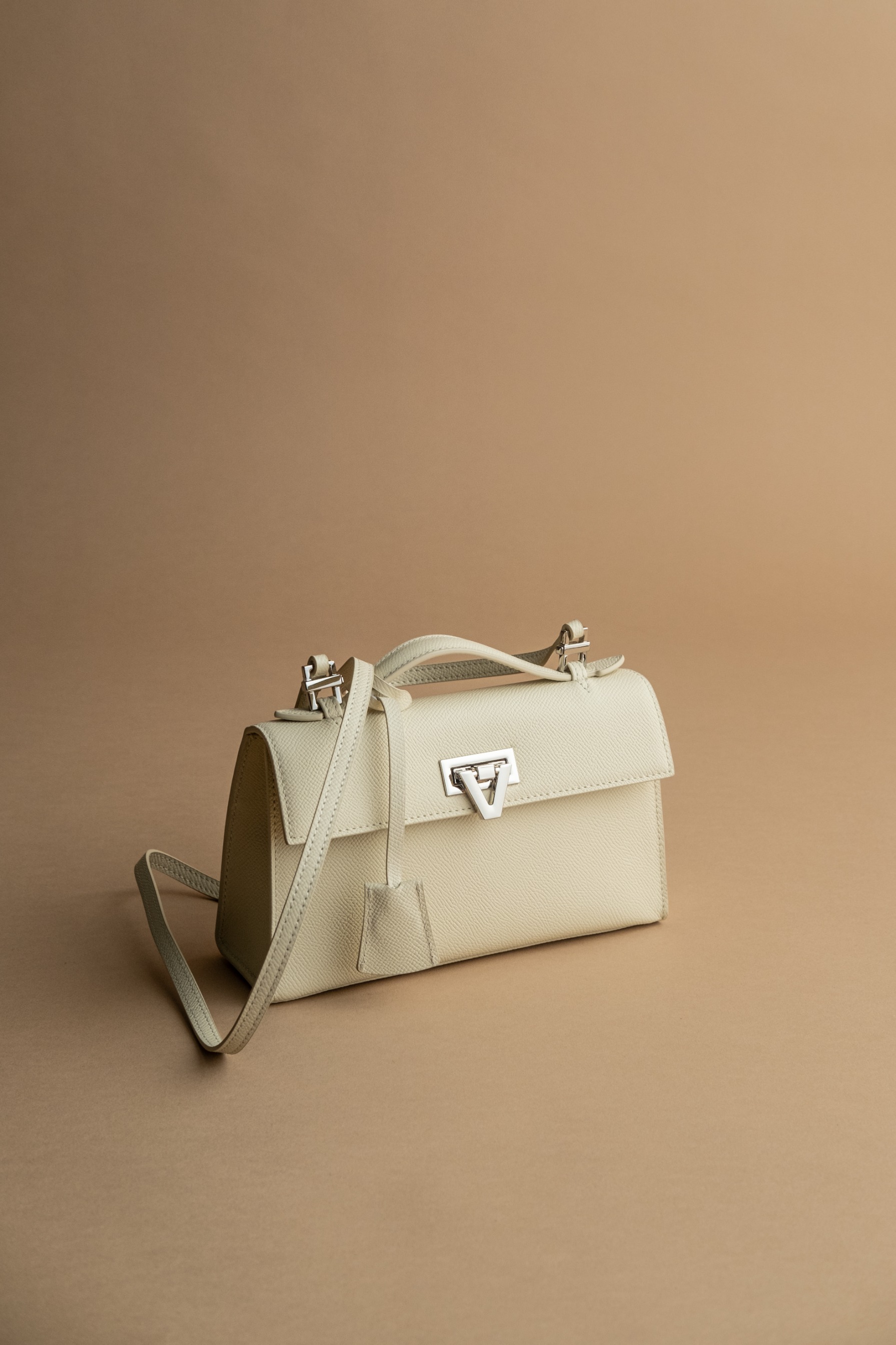 PO Heart Bag Ivory Epsom Silver Buckle Shipping Start December 2025 