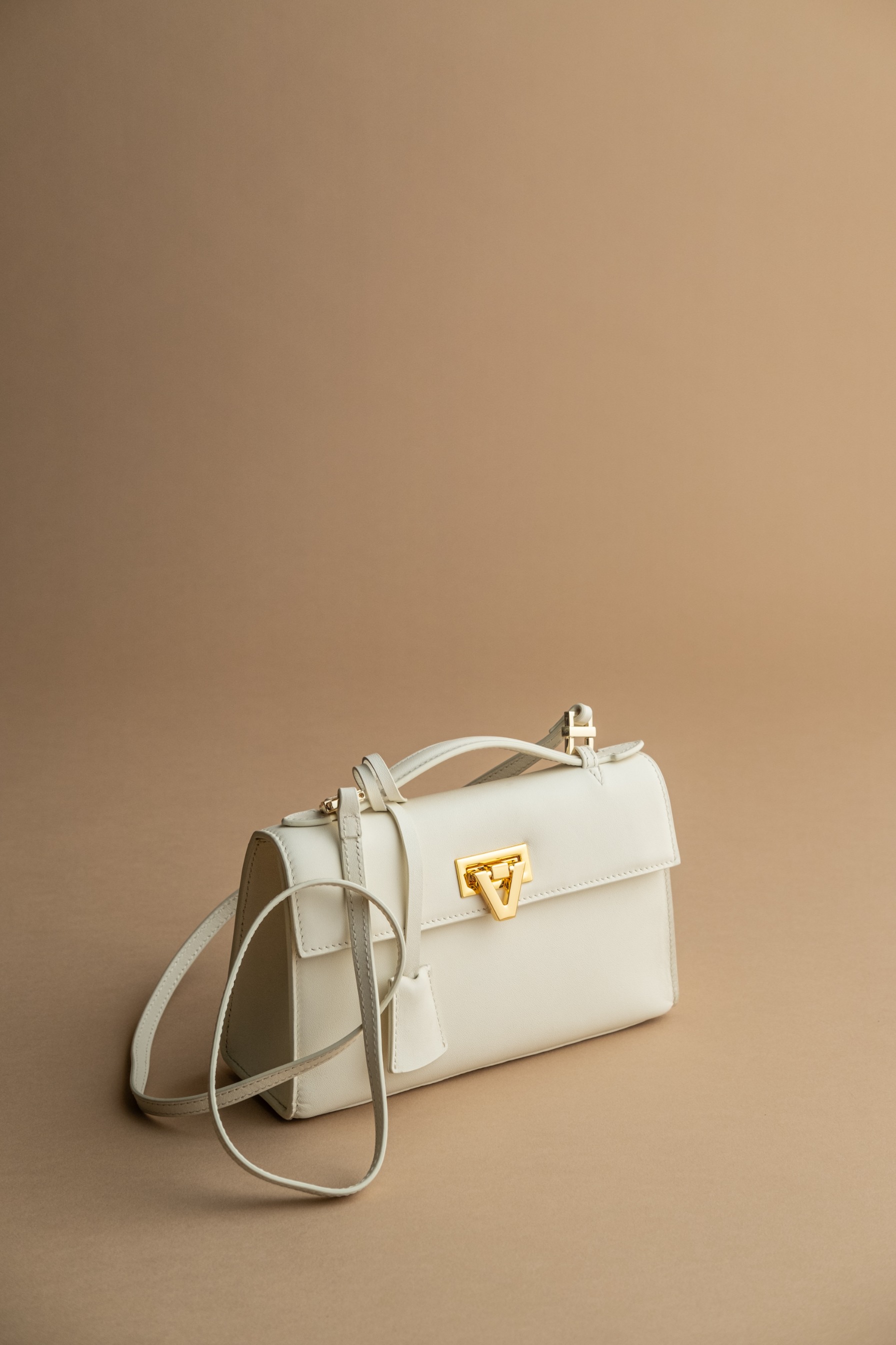READY STOCK Heart Bag Ivory Swift Gold Buckle