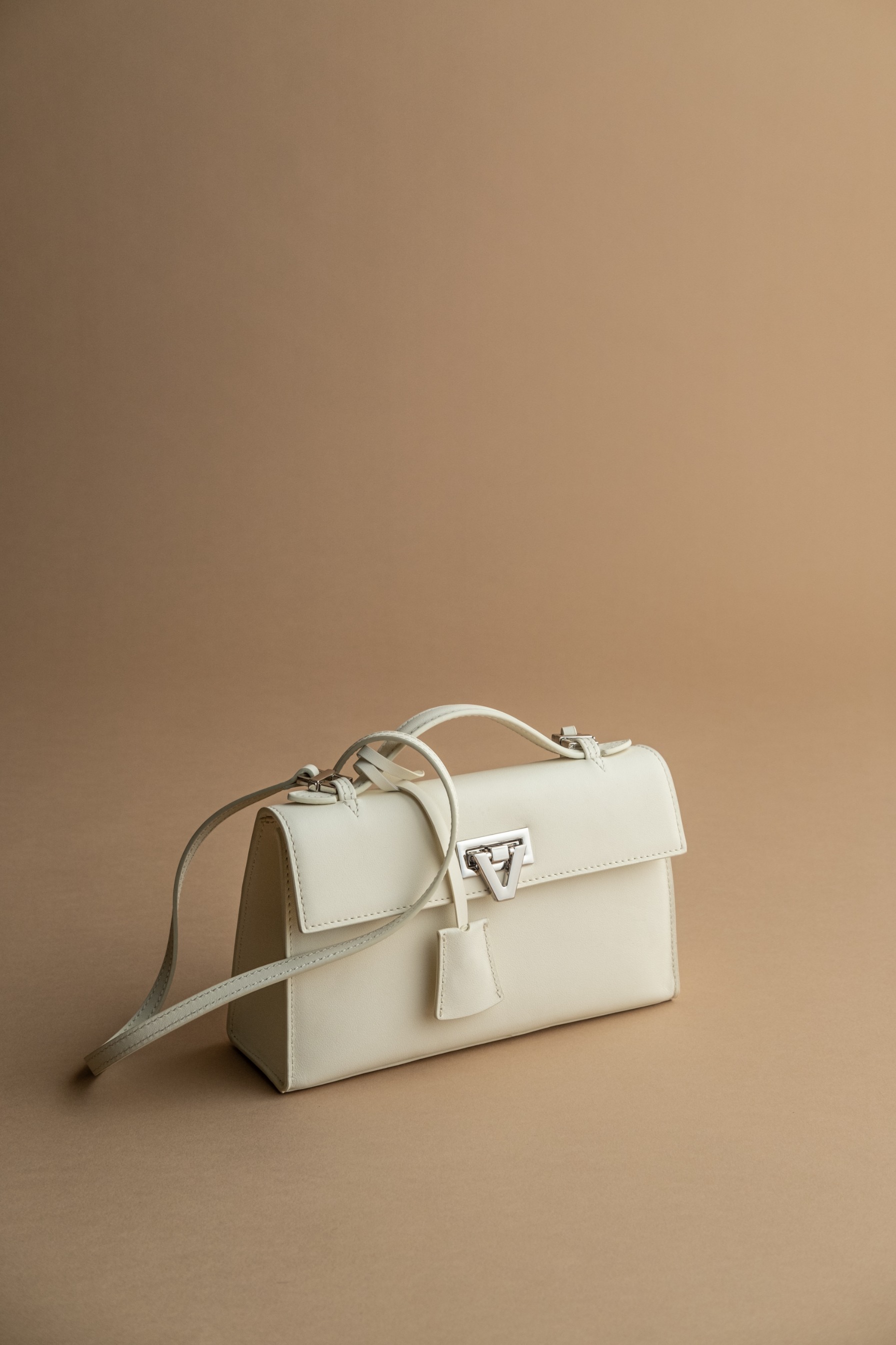READY STOCK Heart Bag Ivory Swift Silver Buckle