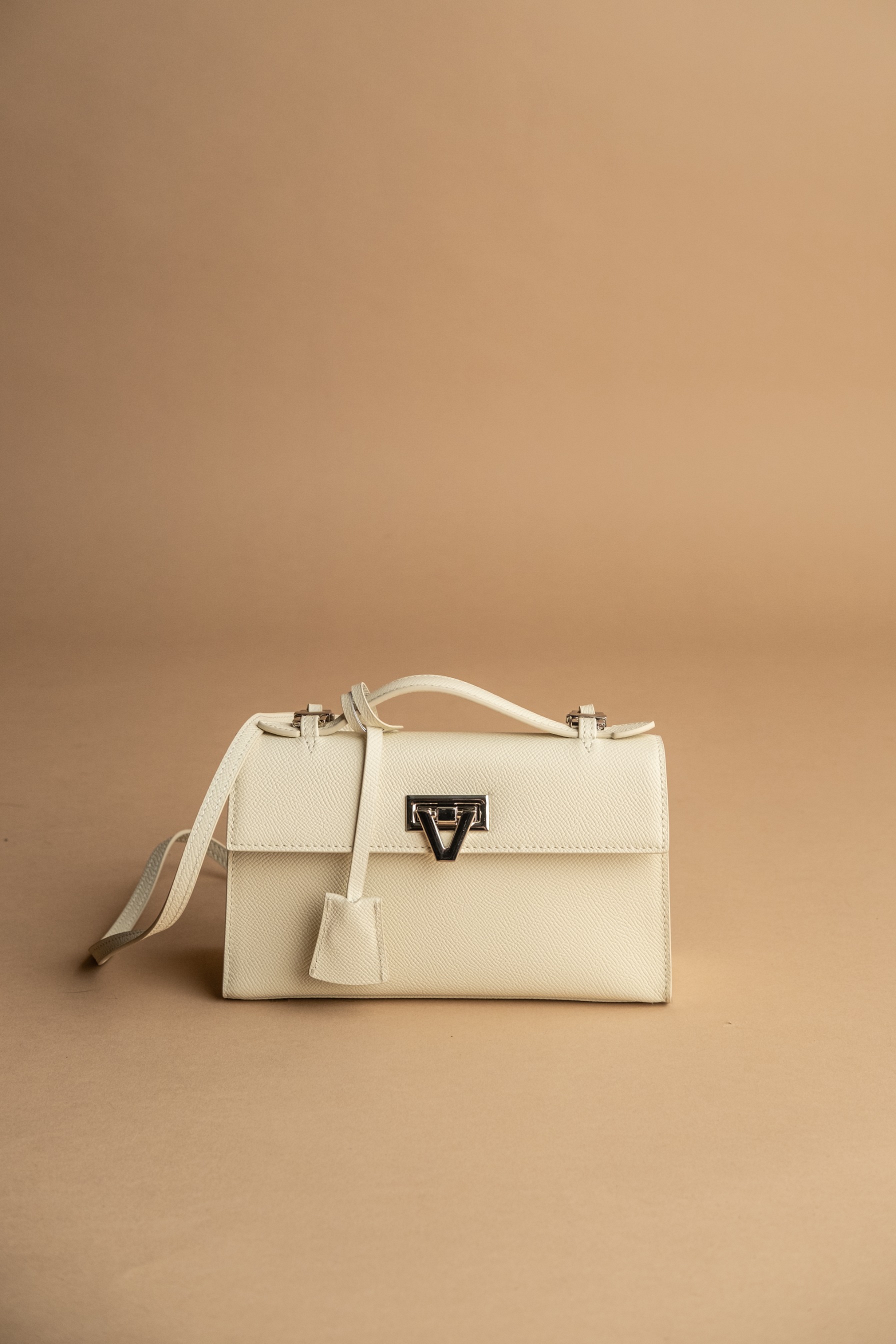 PO Heart Bag Ivory Epsom Silver Buckle Shipping Start December 2025 
