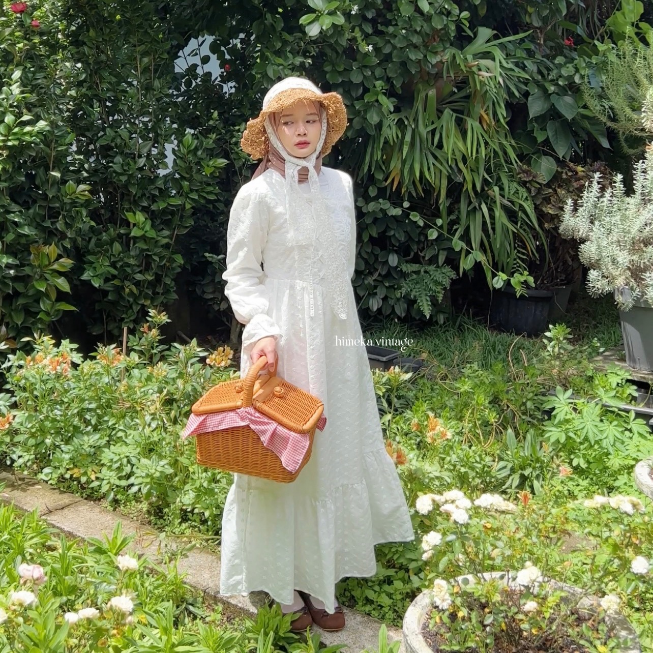 Naya Floral Embroidery Dress by Himeka Vintage