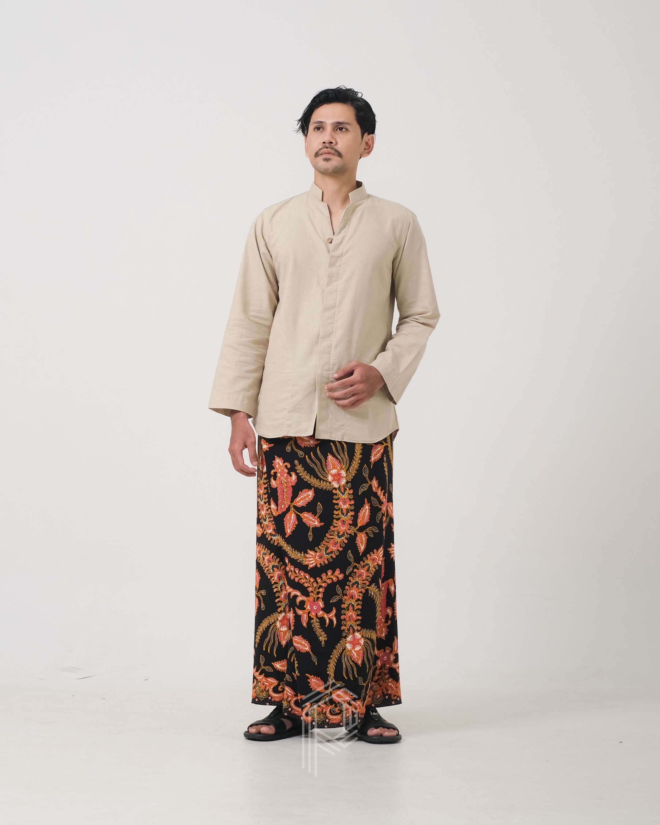 Sarung Bayan - Hitam Soga Merah