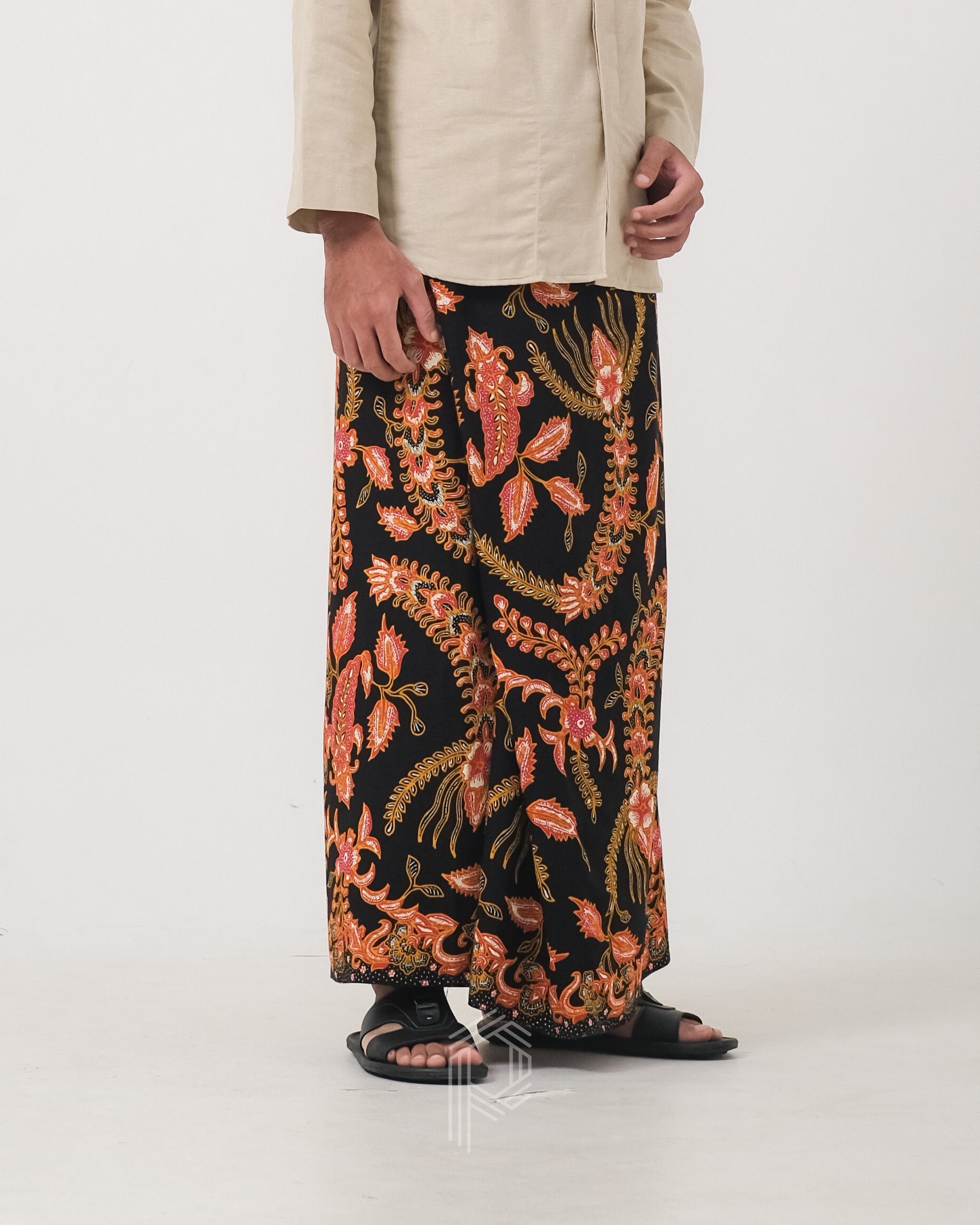 Sarung Bayan - Hitam Soga Merah
