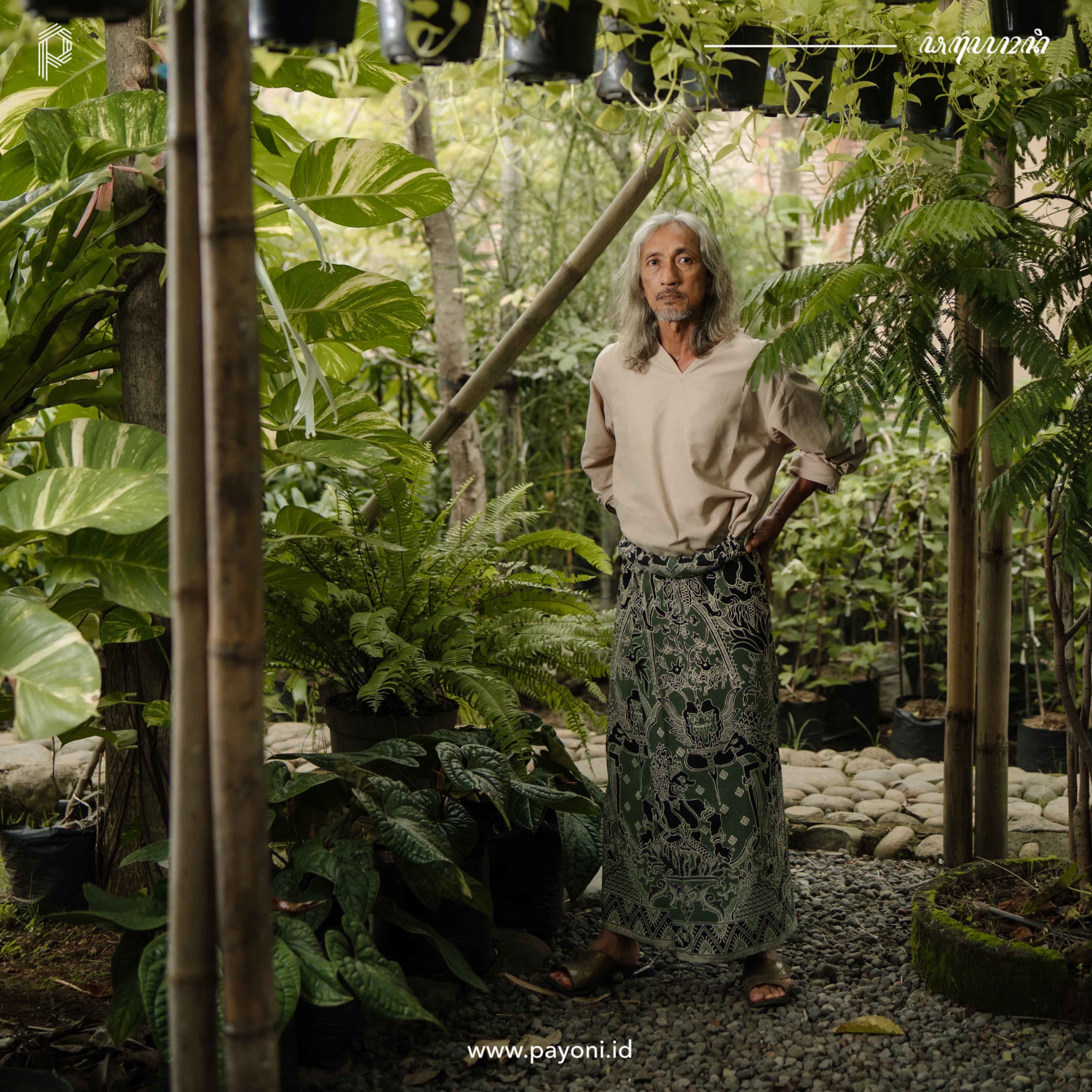 Sarung Arjava - Abu Hitam