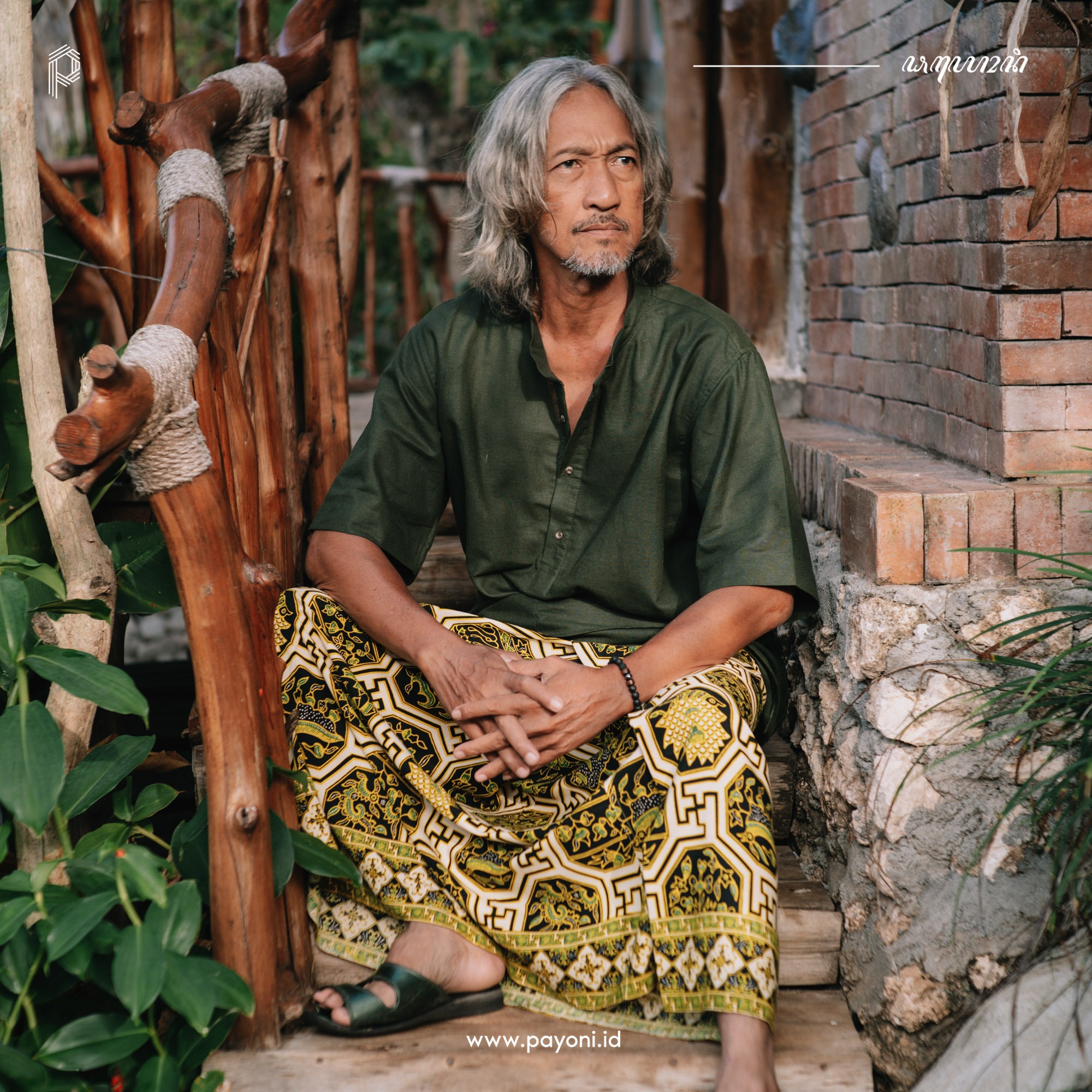 Sarung Dewananda - Hitam Soga