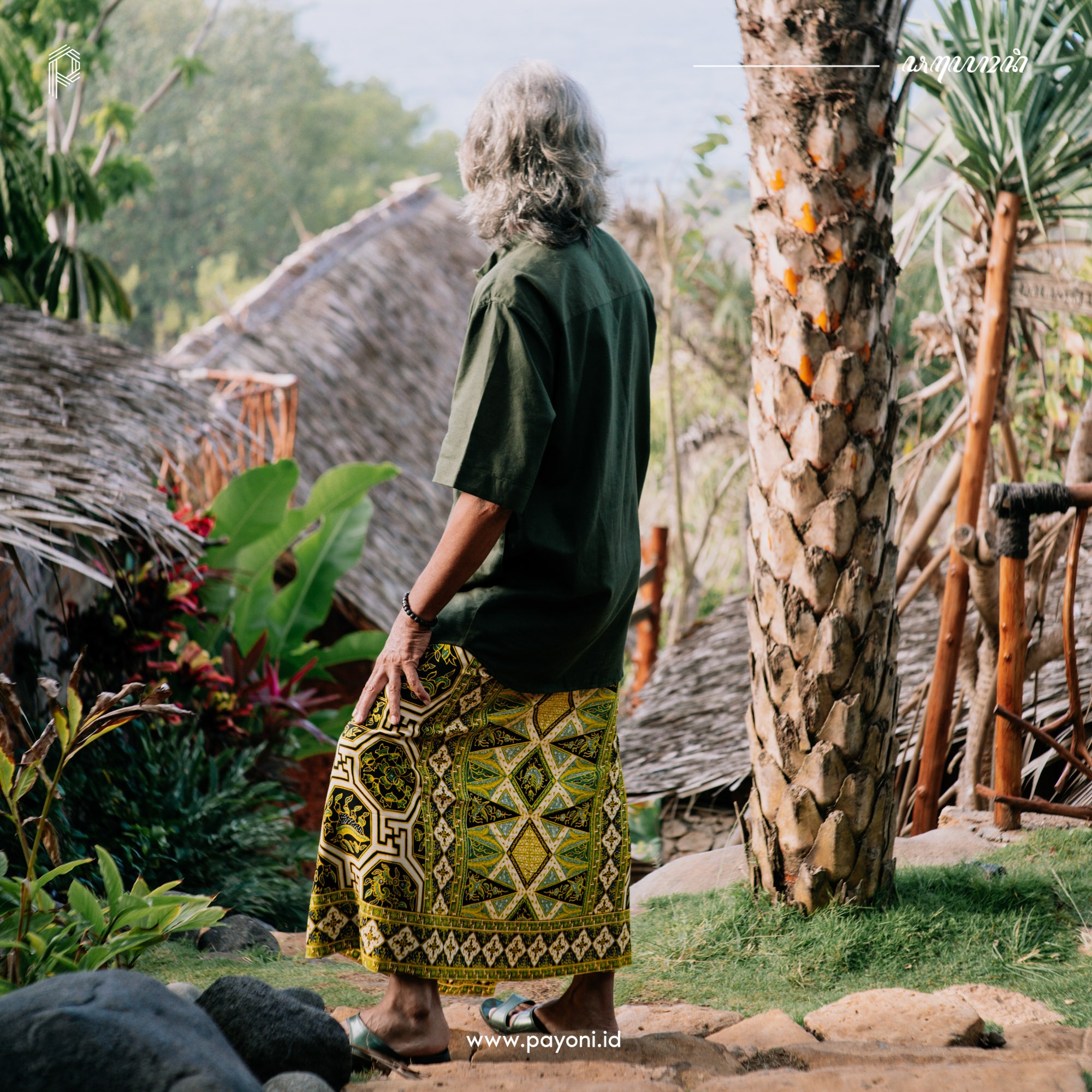 Sarung Dewananda - Hitam Soga