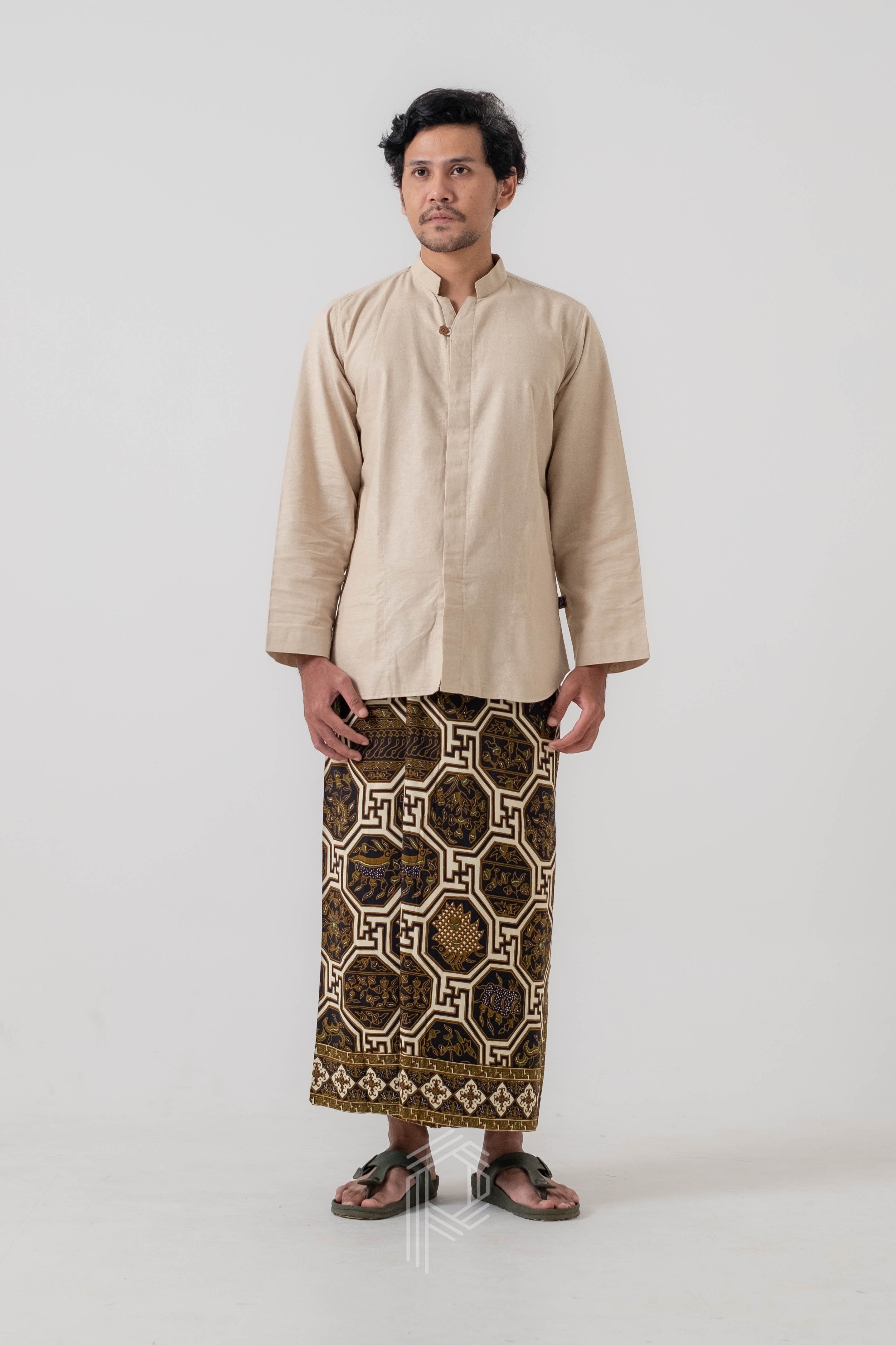 Sarung Dewananda - Hitam Klasik