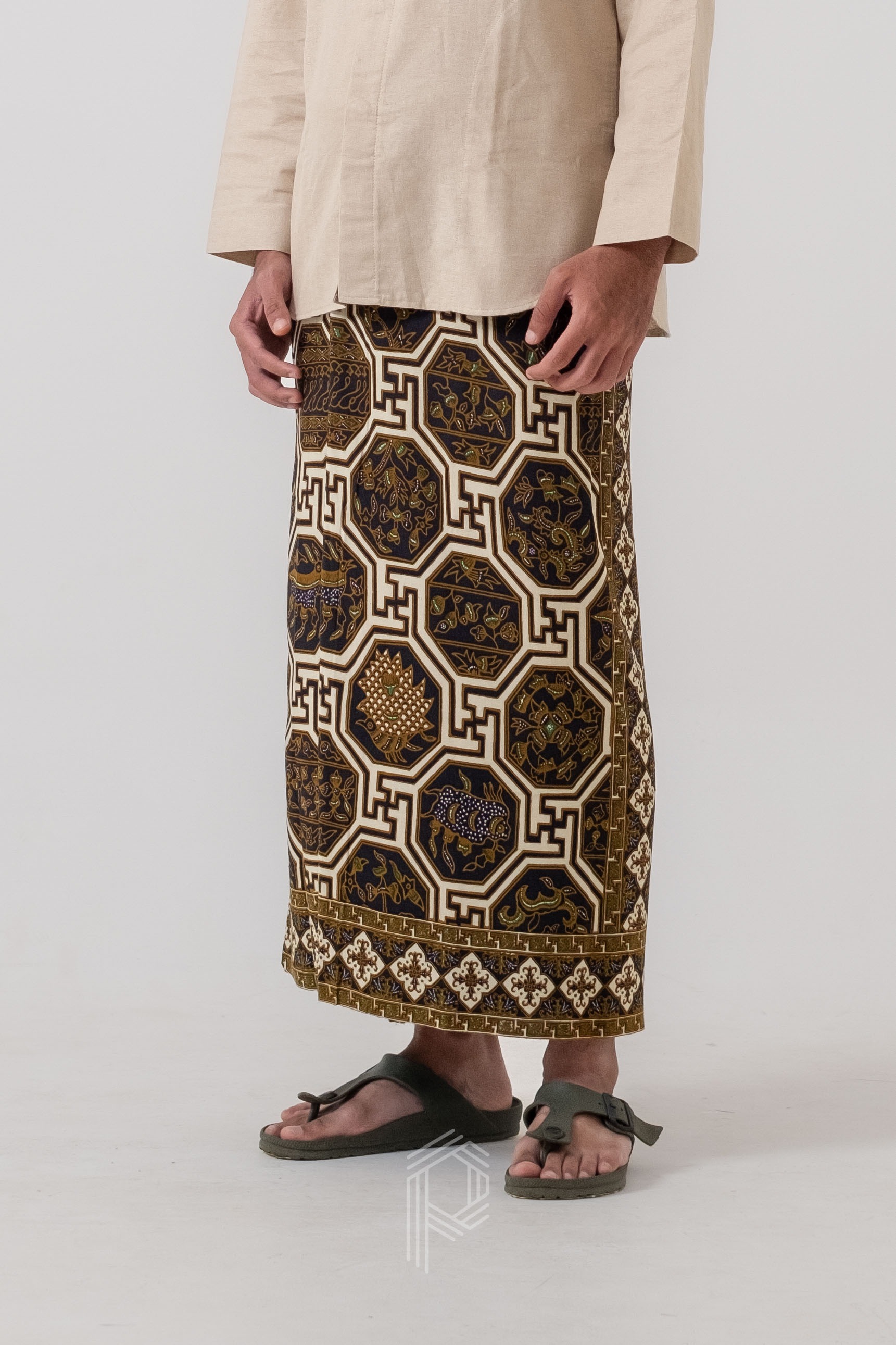 Sarung Dewananda - Hitam Klasik