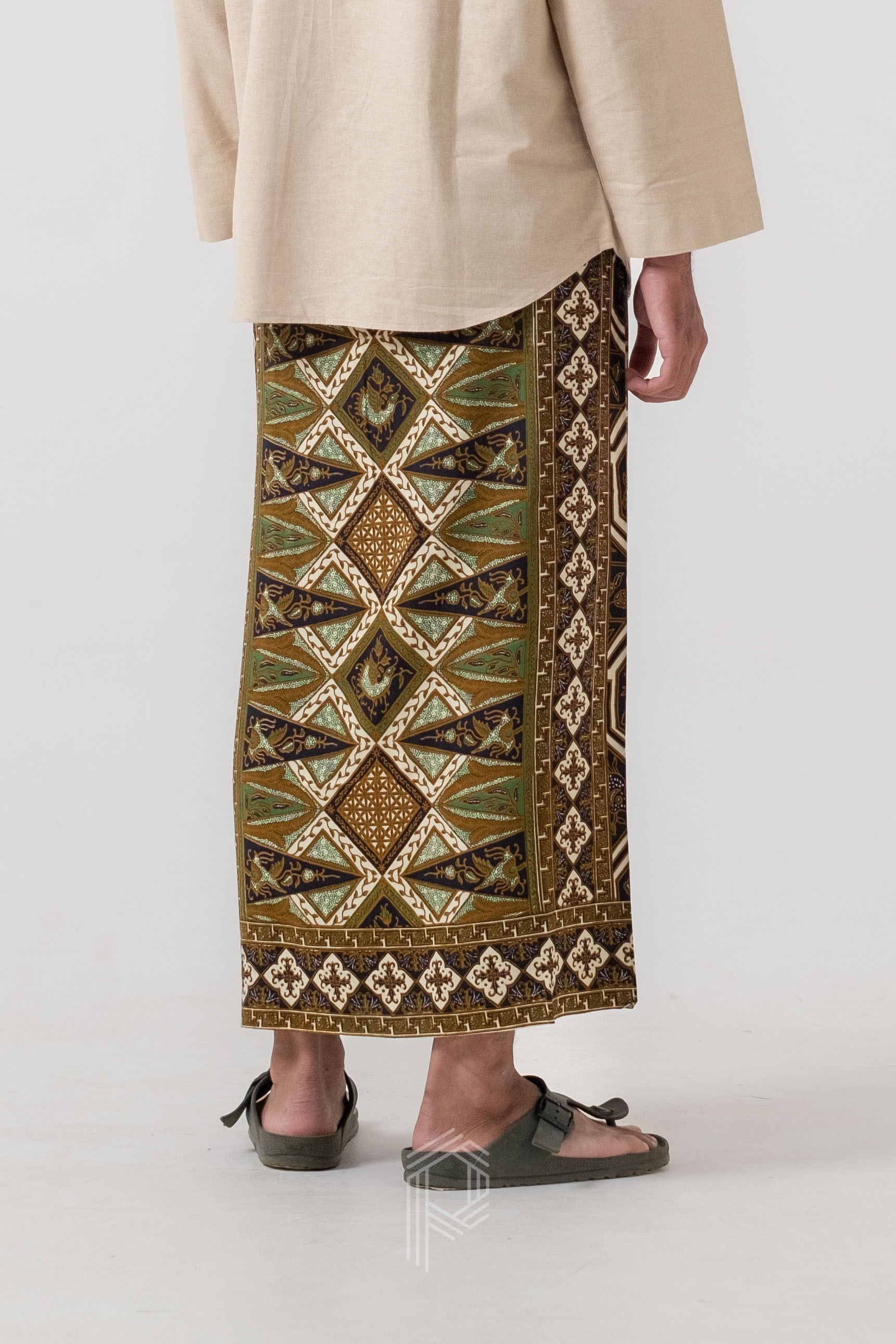 Sarung Dewananda - Hitam Klasik