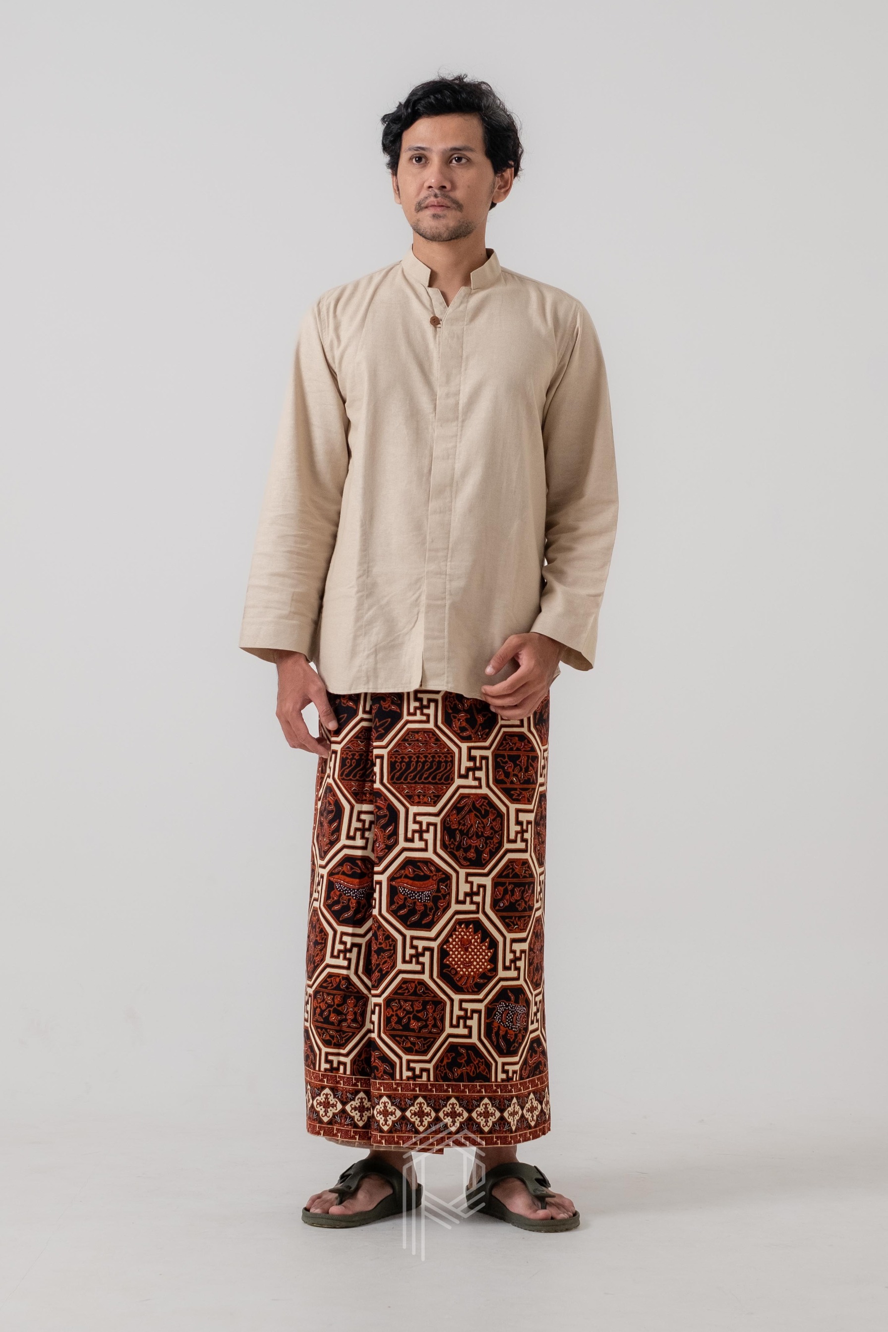 Sarung Dewananda - Hitam Terakota