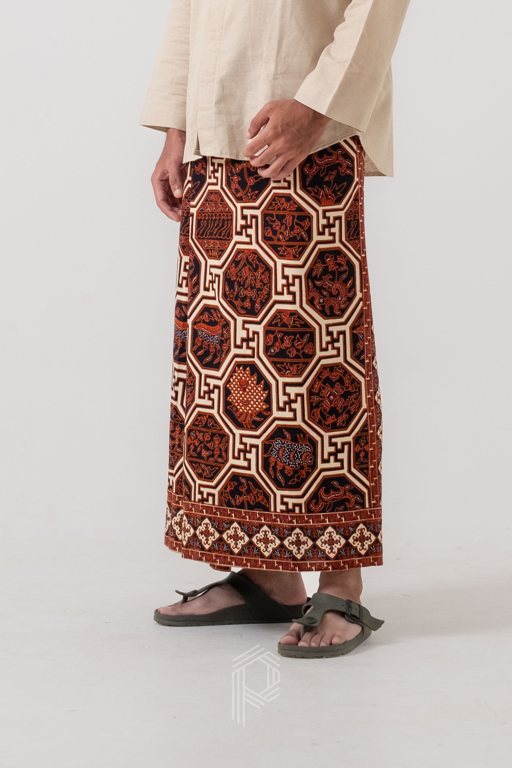 Sarung Dewananda - Hitam Terakota